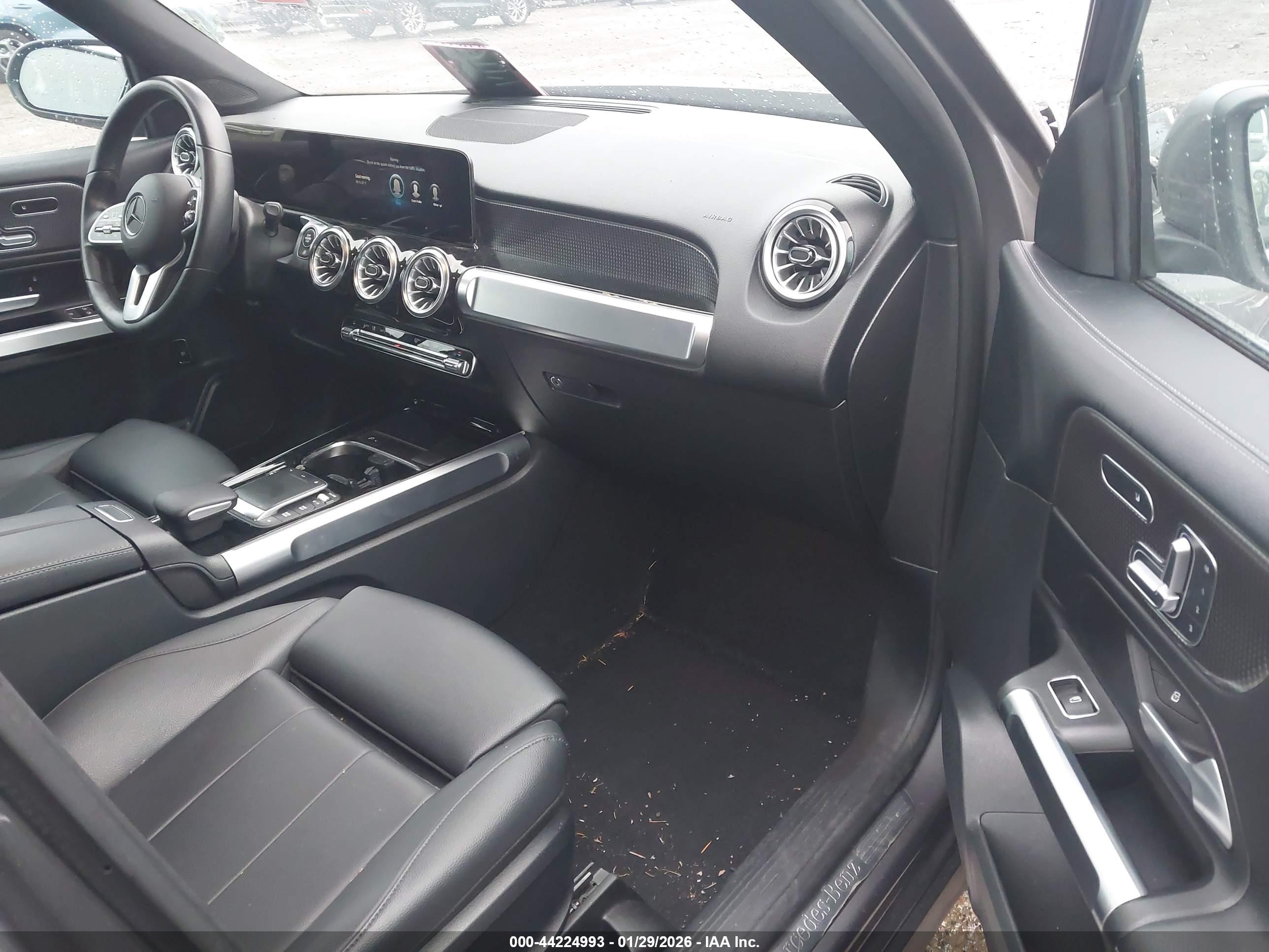 MERCEDES-BENZ GLB image 5