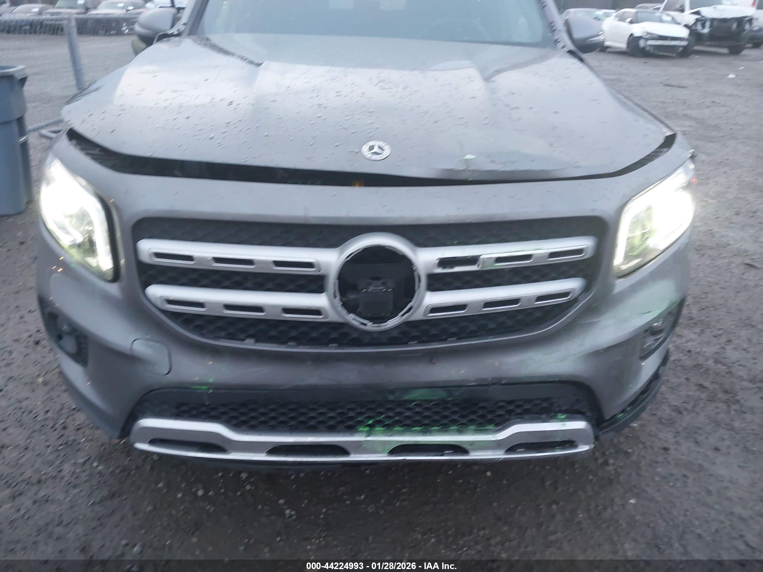 MERCEDES-BENZ GLB image 6
