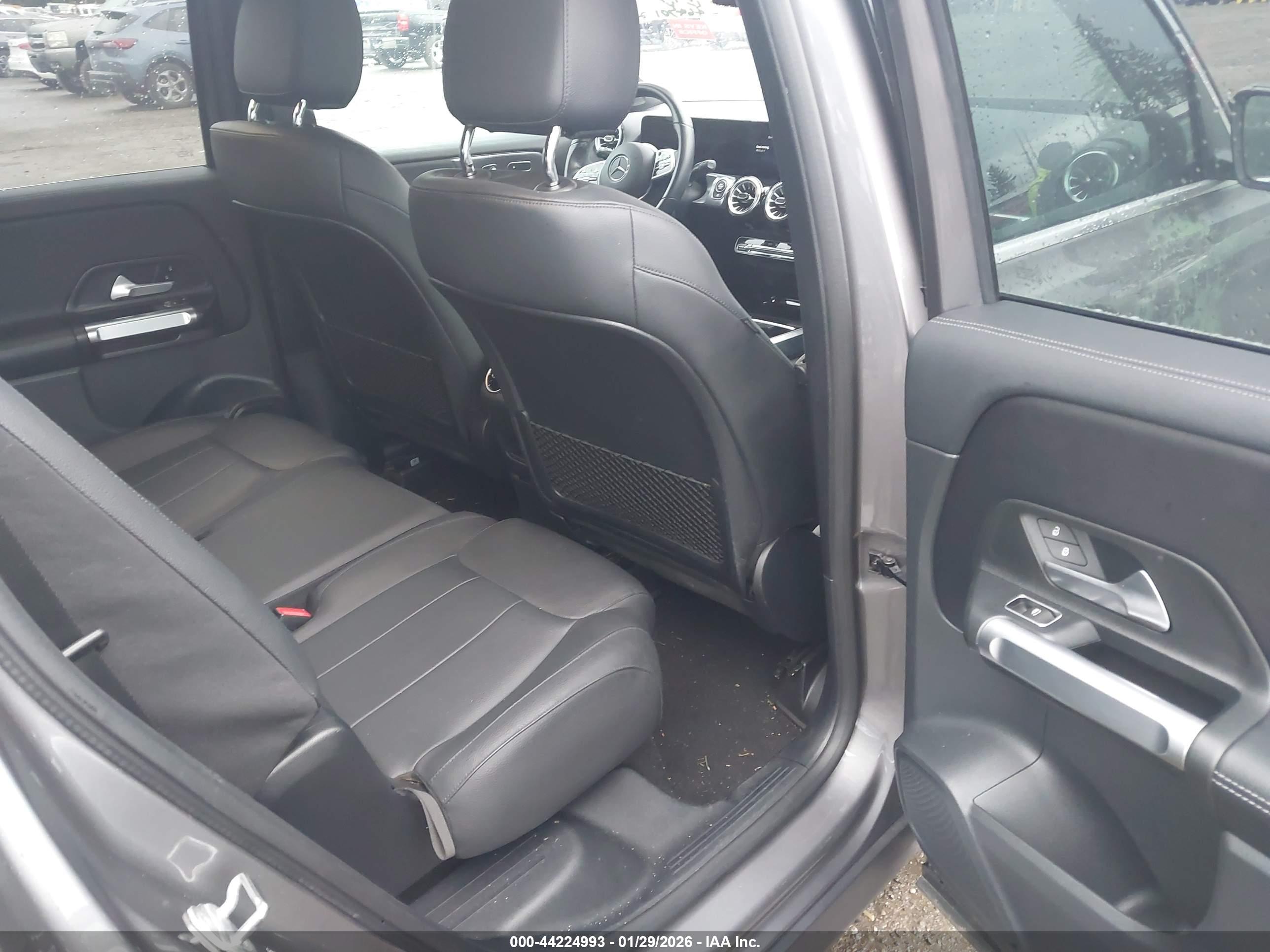 MERCEDES-BENZ GLB image 8