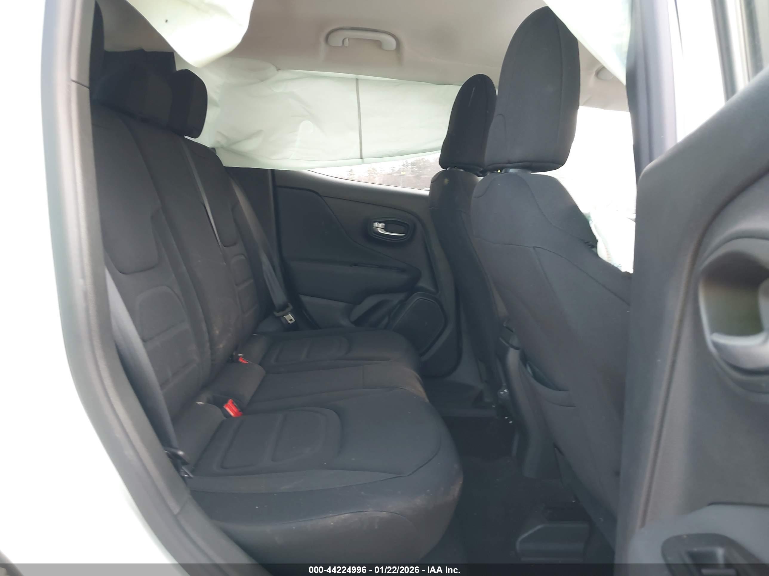 JEEP RENEGADE image 8