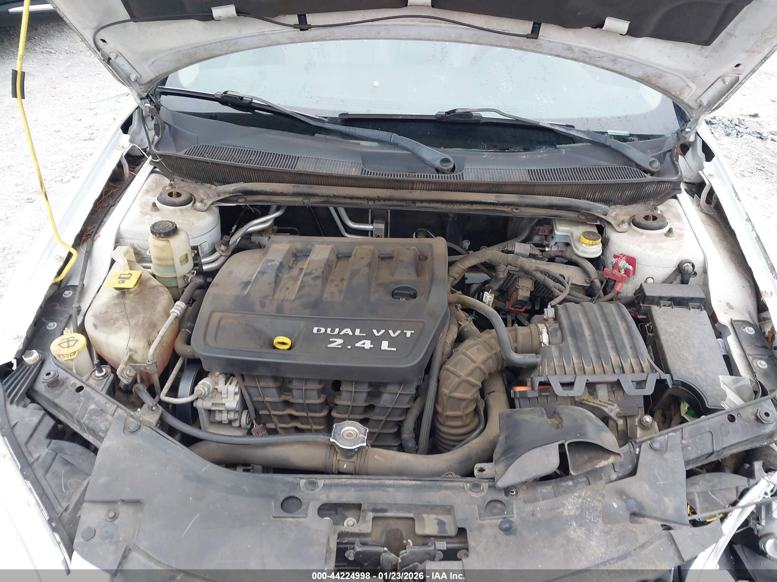 CHRYSLER 200 image 10