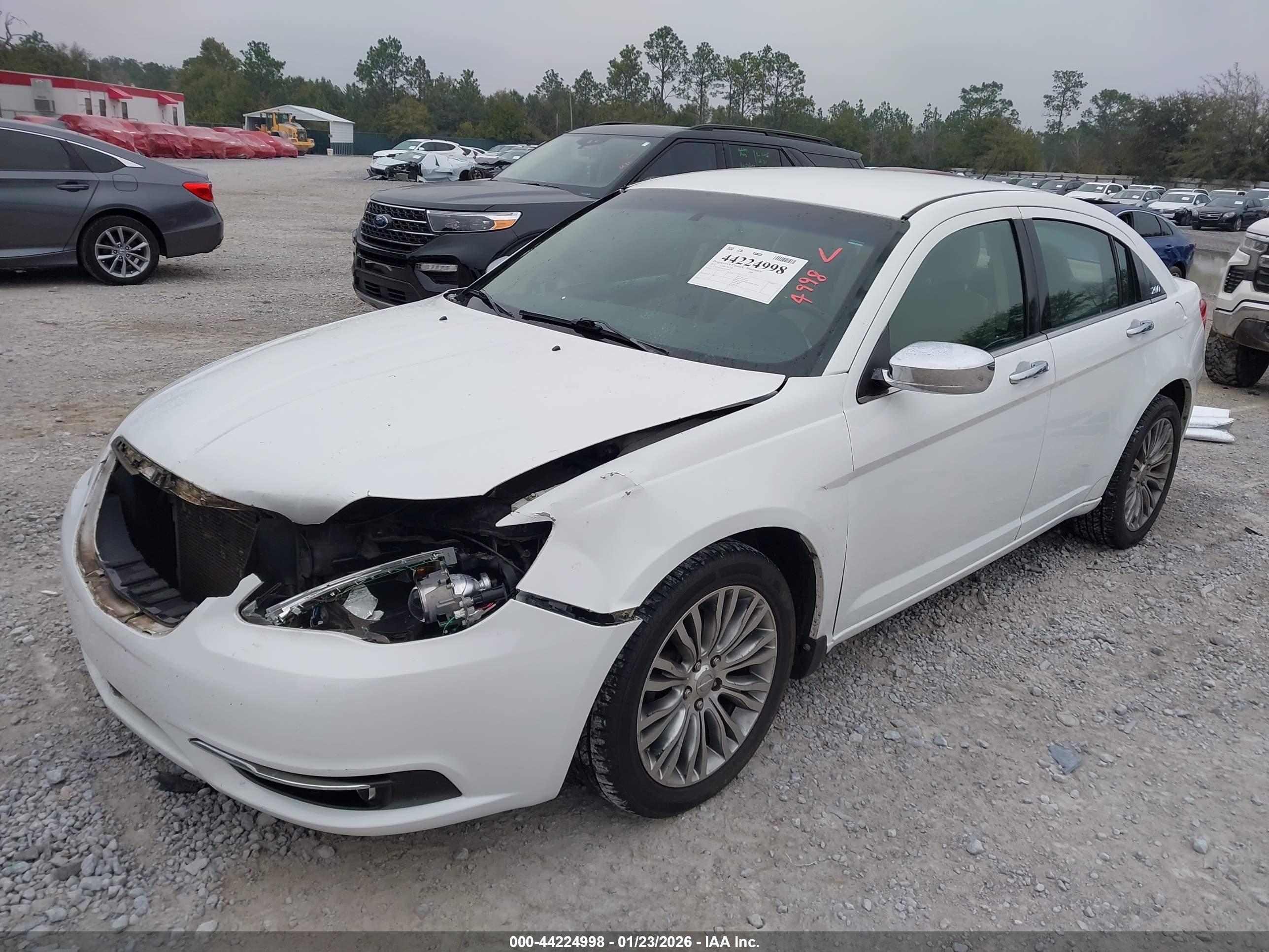CHRYSLER 200 image 2