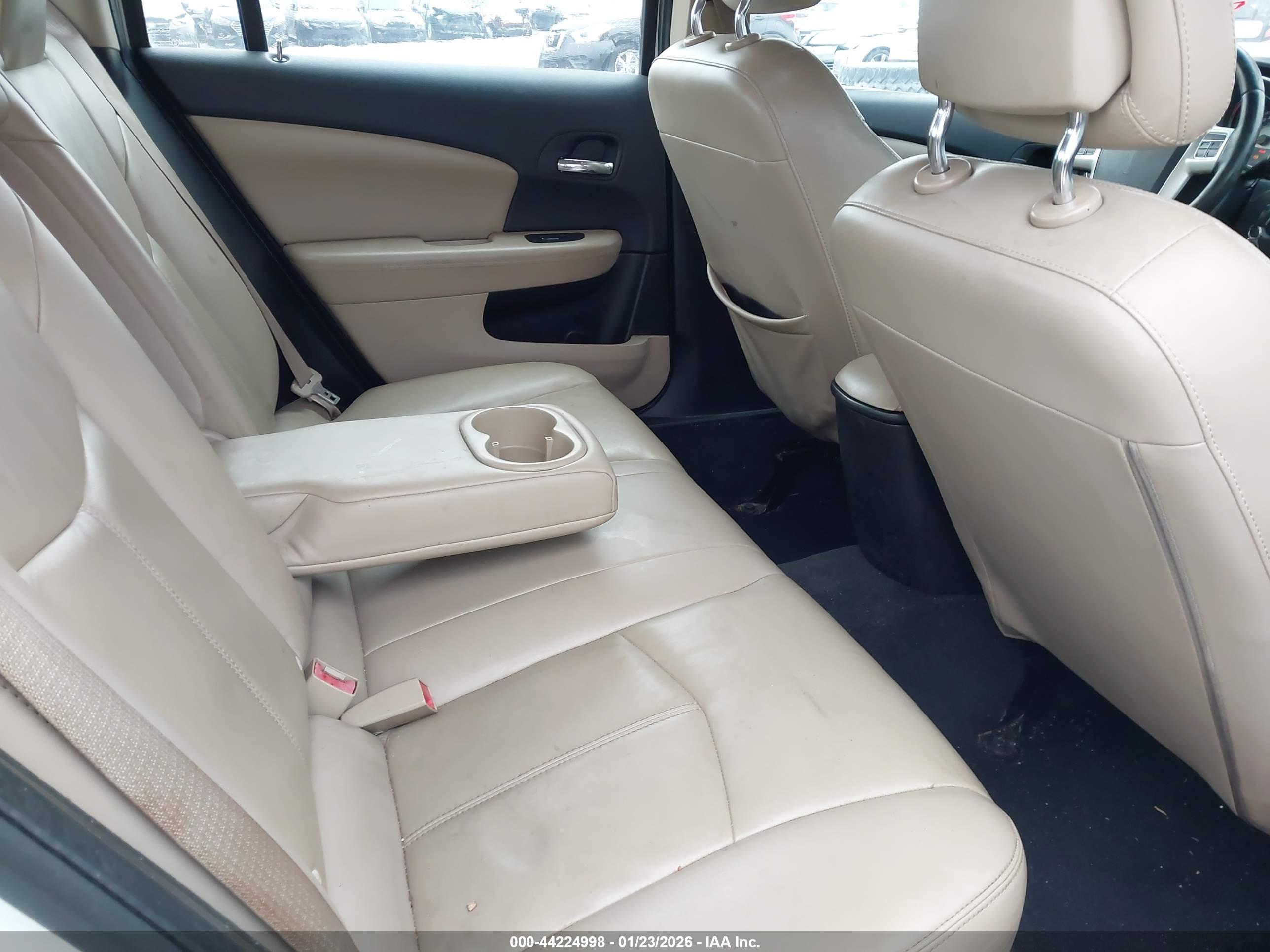 CHRYSLER 200 image 8