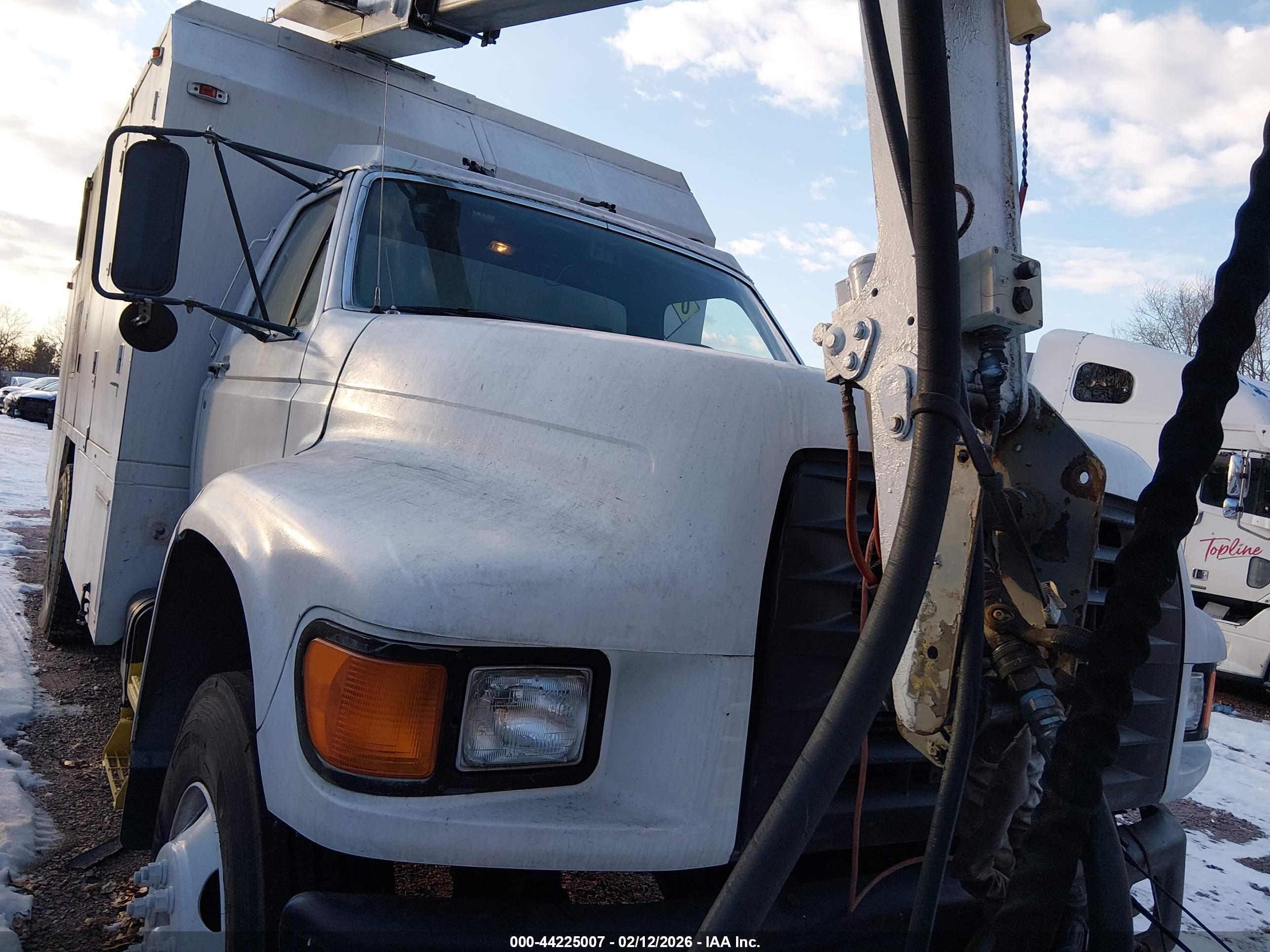 FORD F-700 image 10