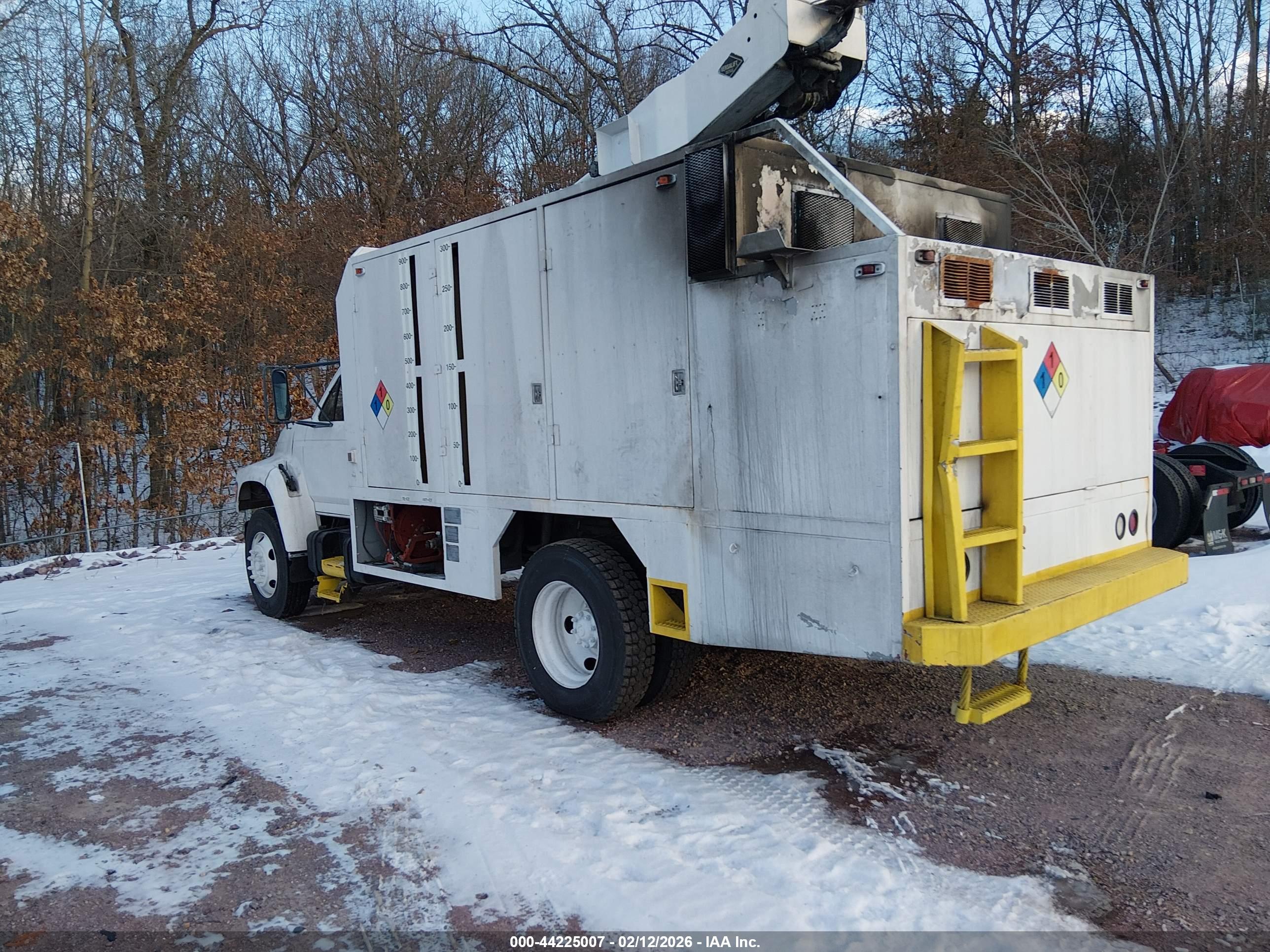 FORD F-700 image 3