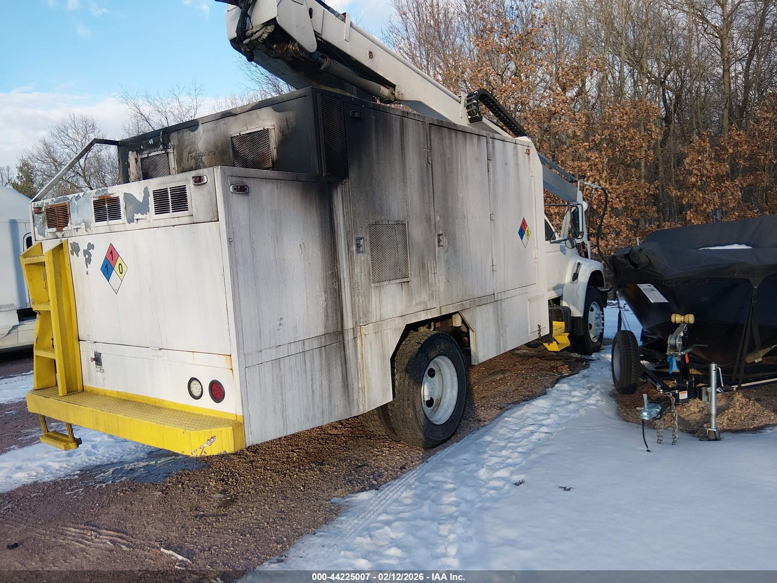 FORD F-700 image 4