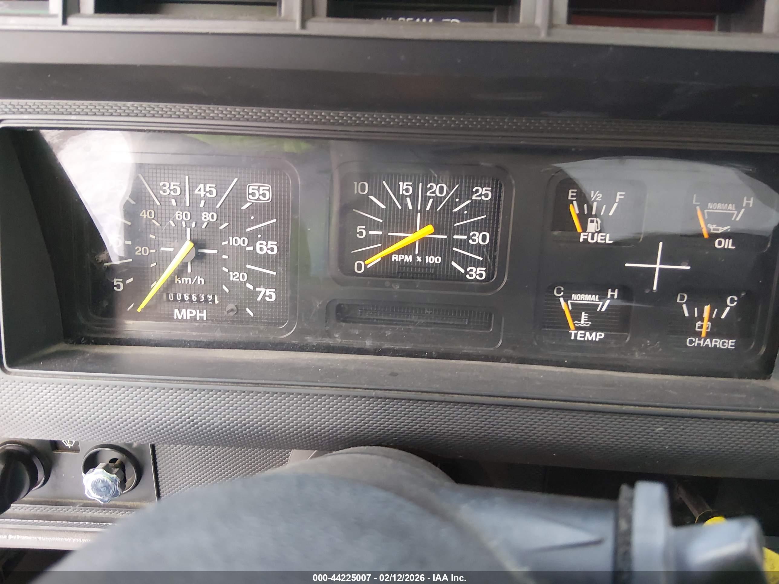 FORD F-700 image 7