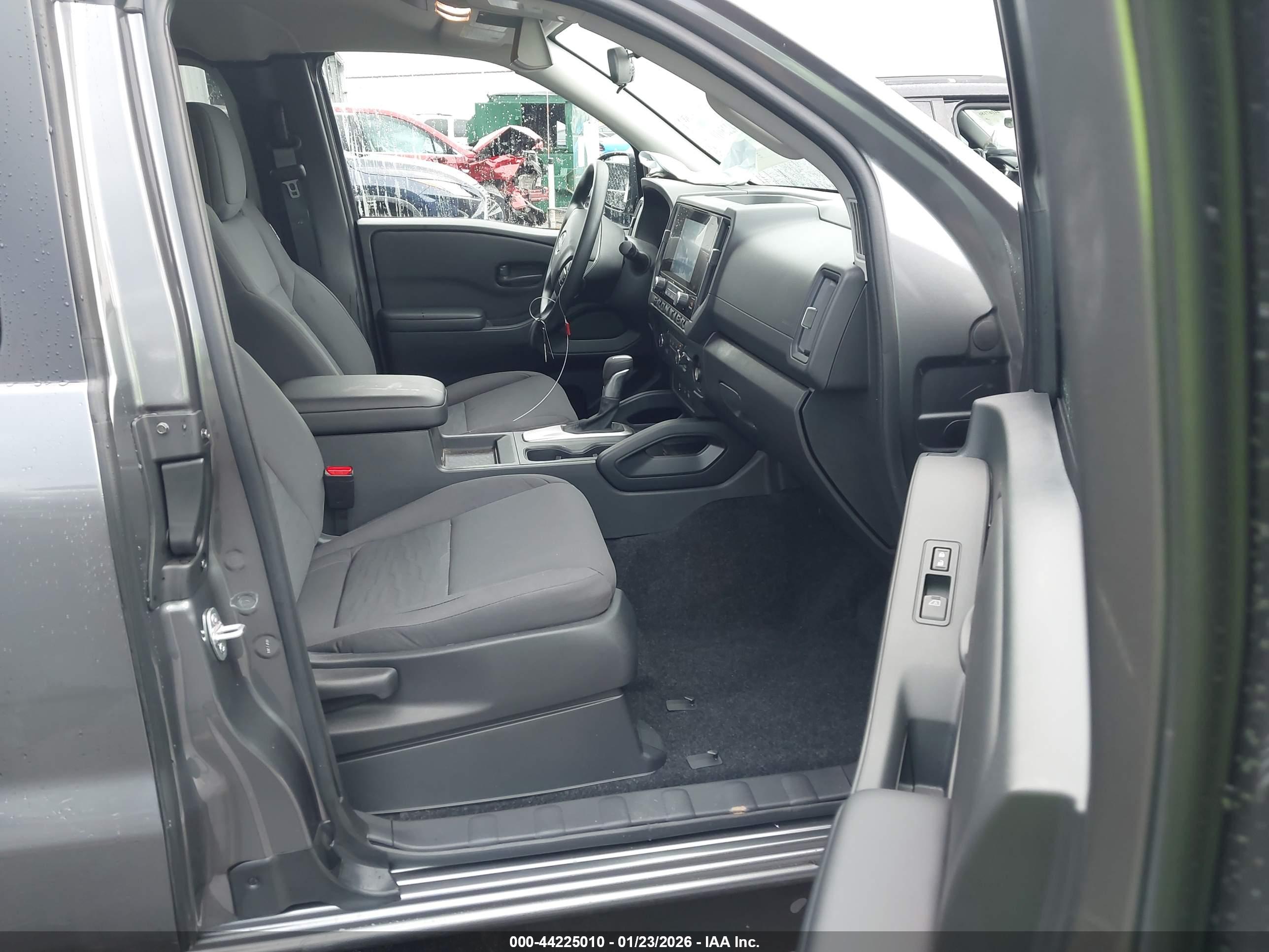 NISSAN FRONTIER image 5