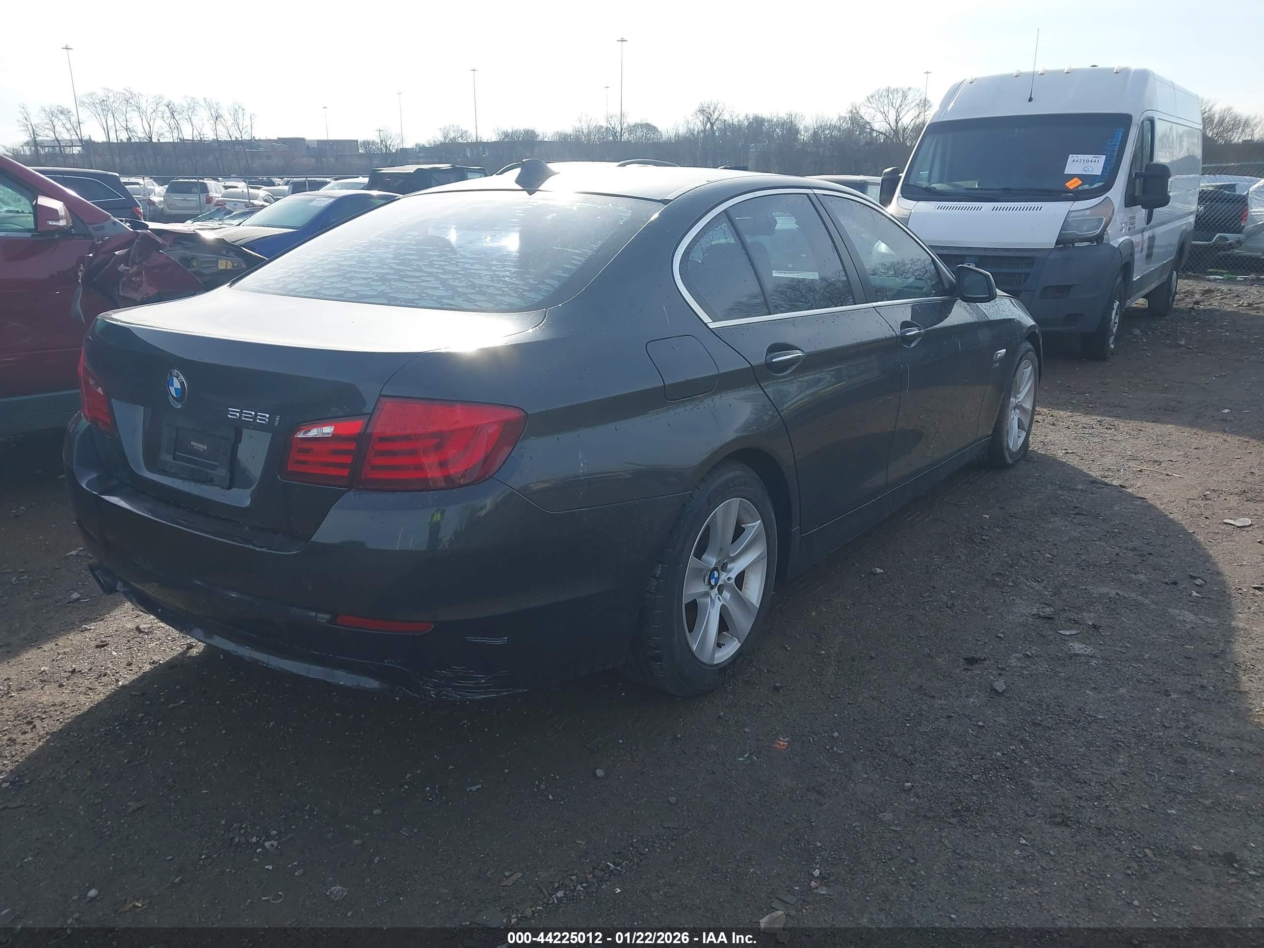 BMW 528I image 4