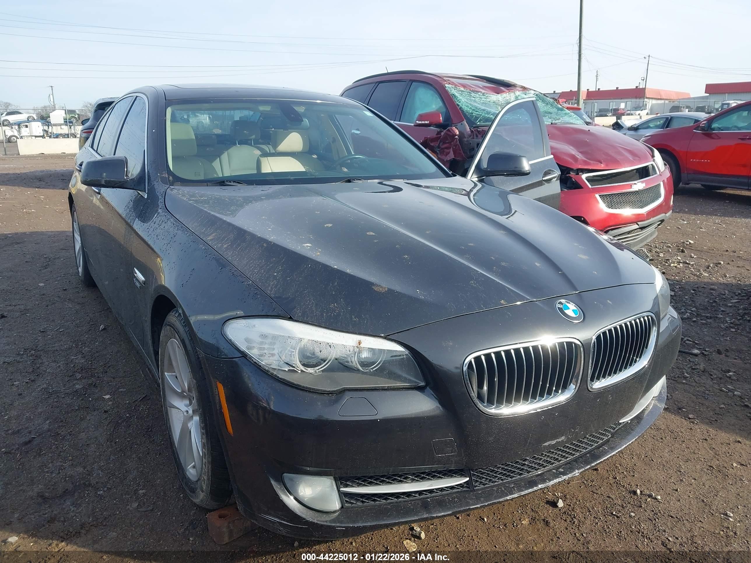 BMW 528I image 6