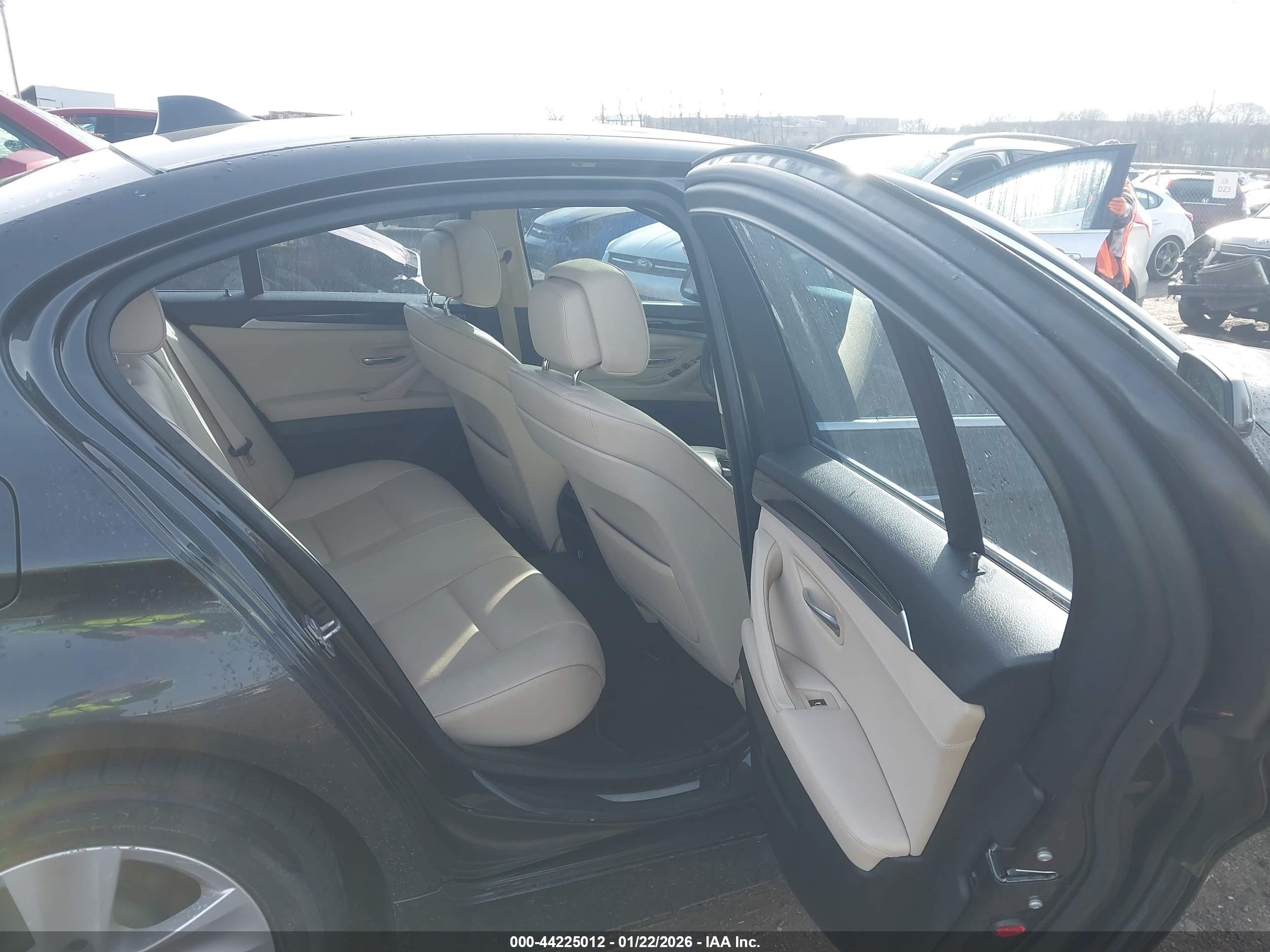 BMW 528I image 8