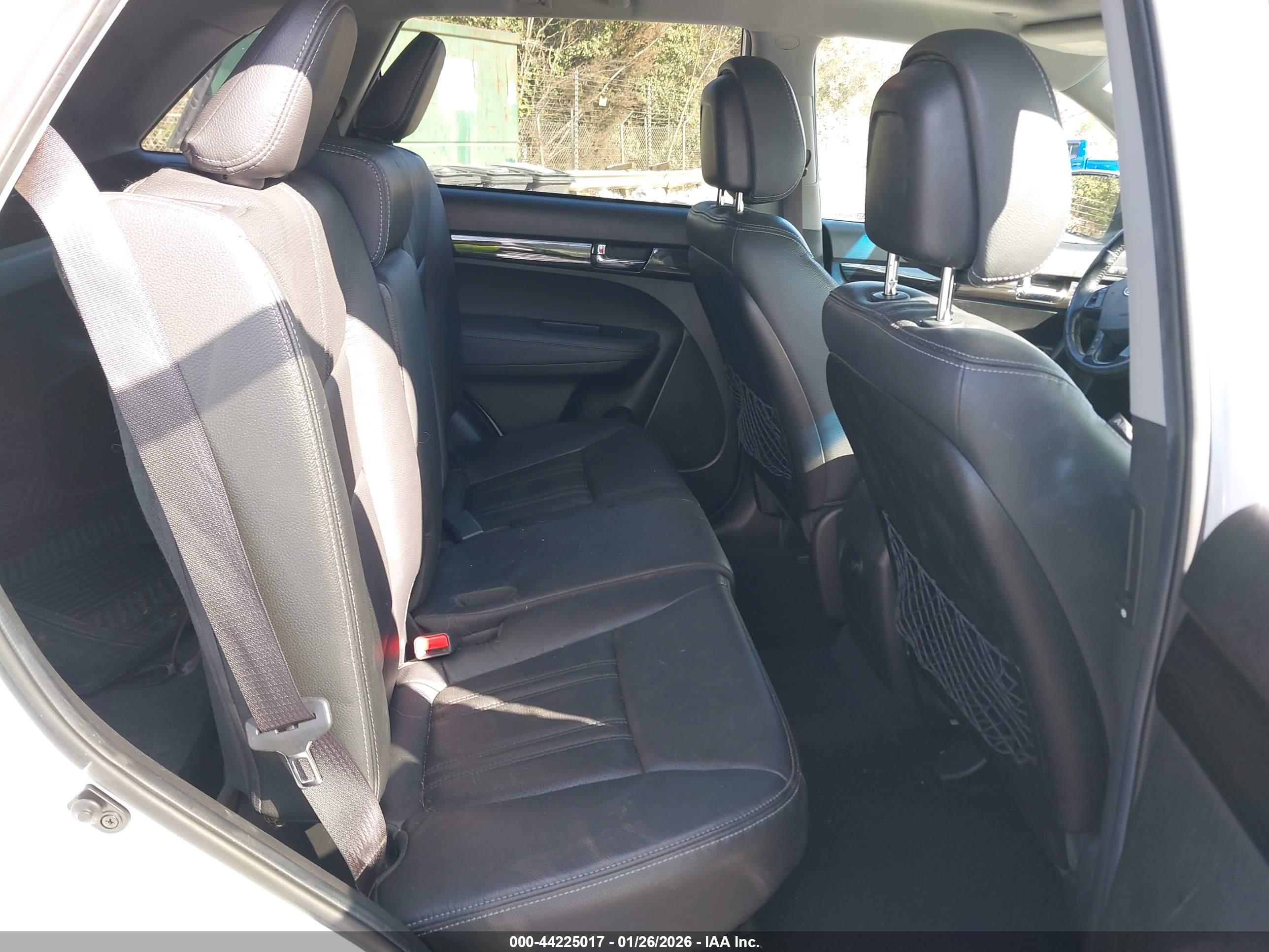 KIA SORENTO image 8