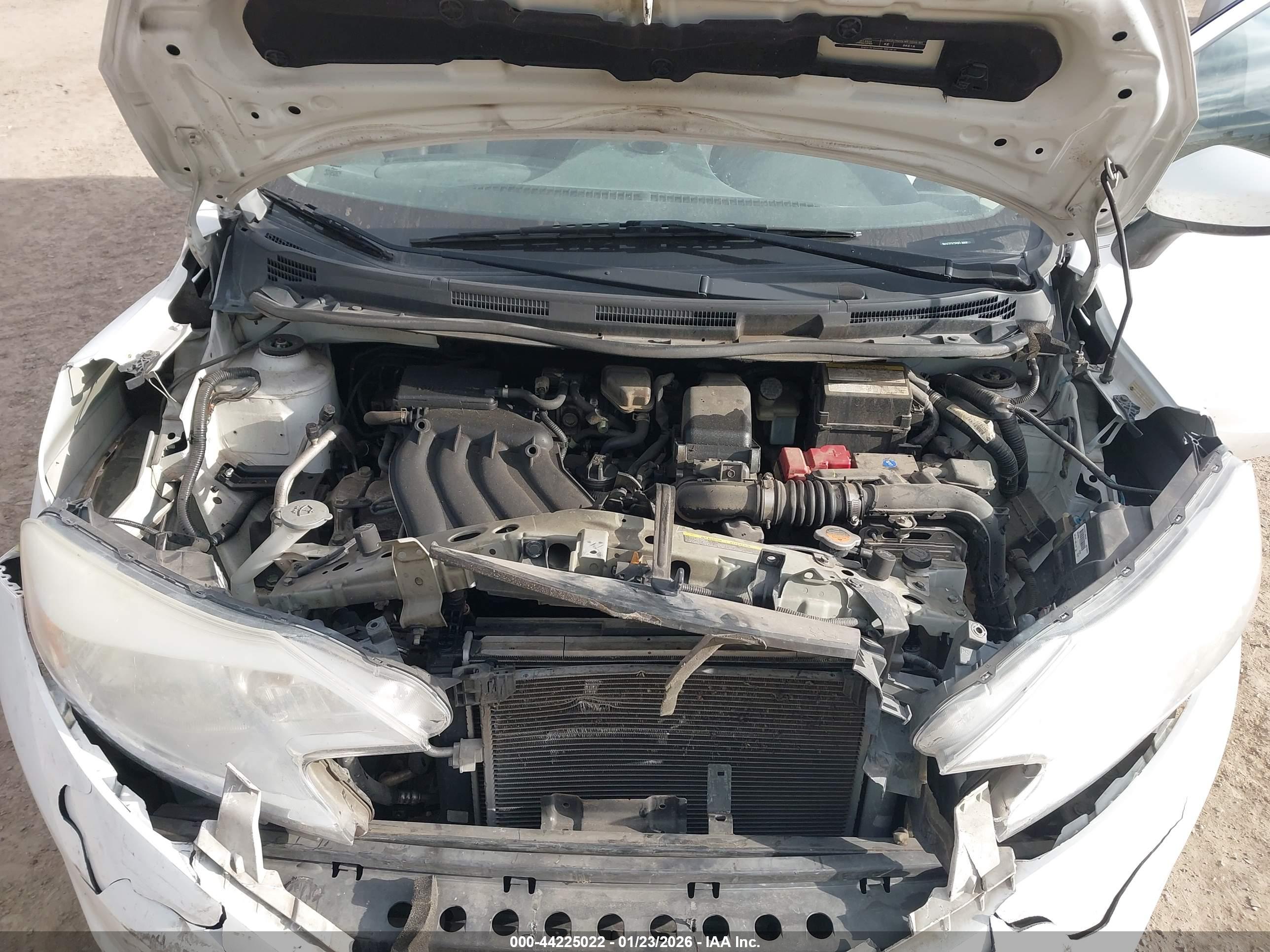NISSAN VERSA image 10