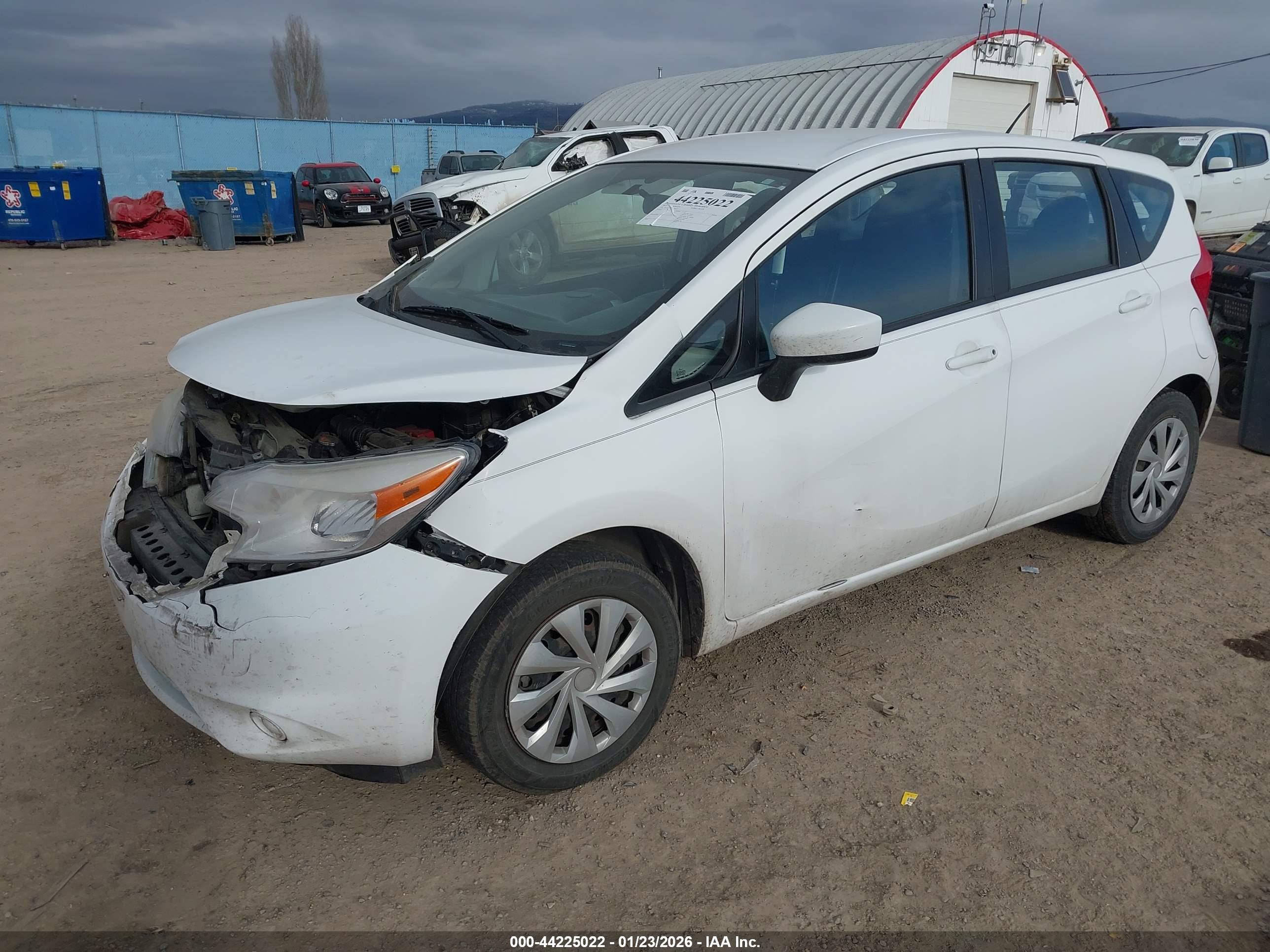 NISSAN VERSA image 2