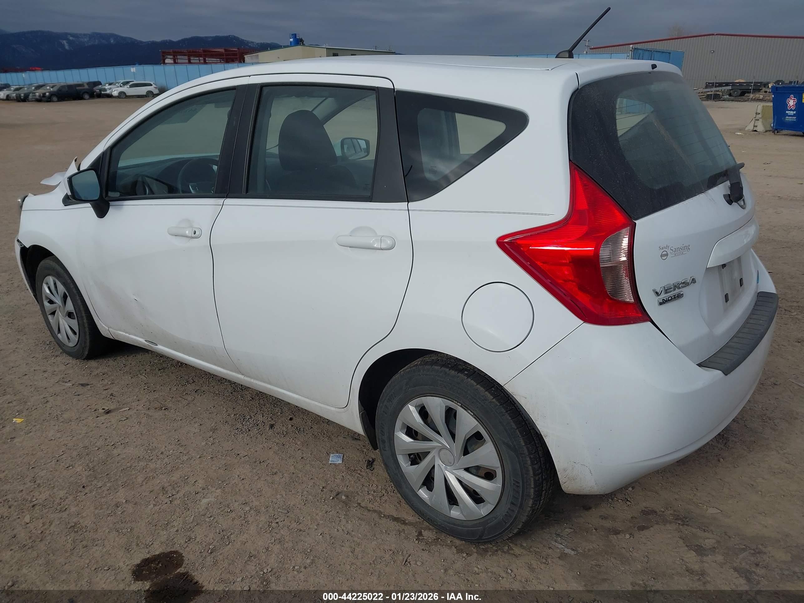 NISSAN VERSA image 3