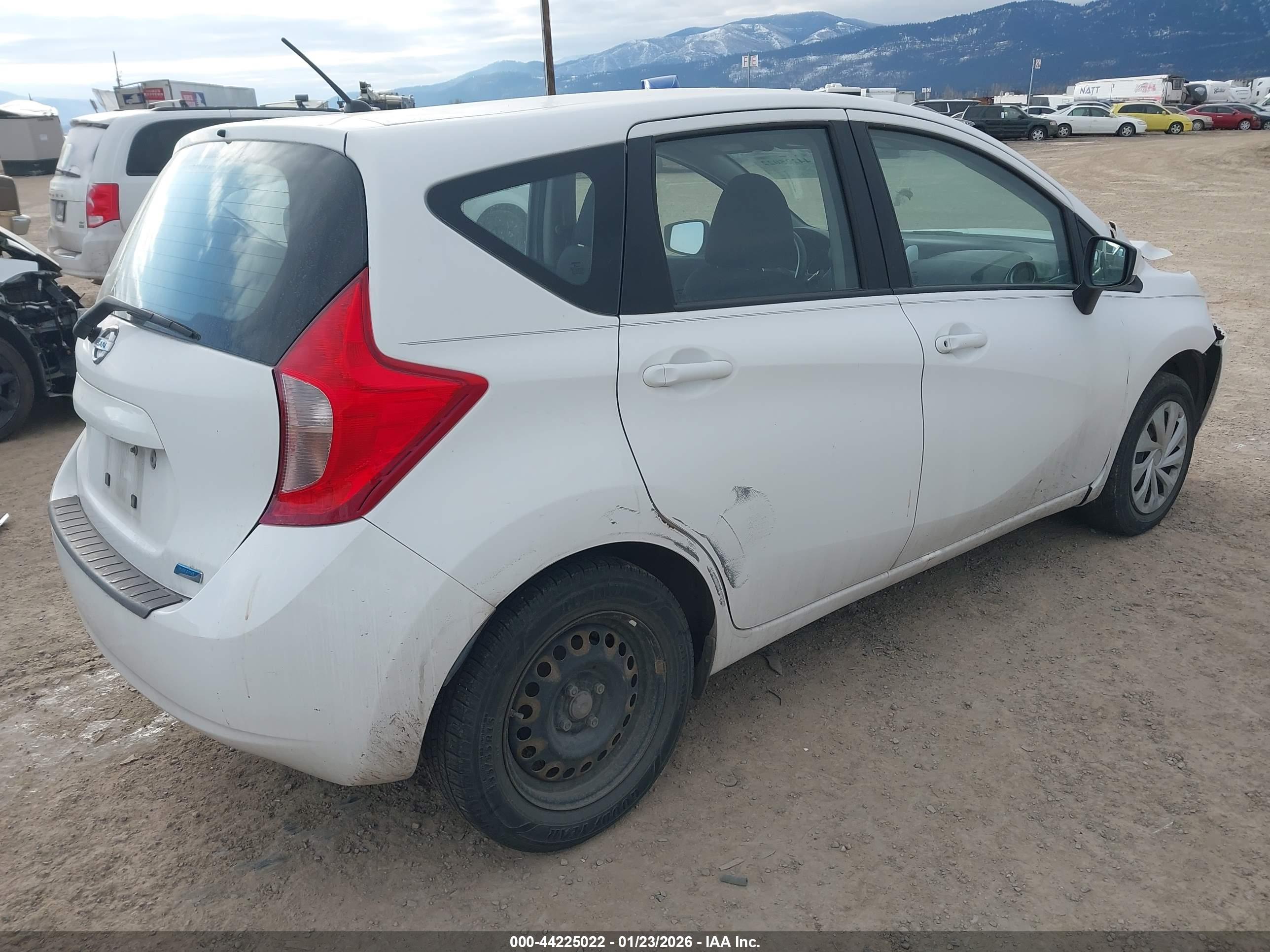 NISSAN VERSA image 4
