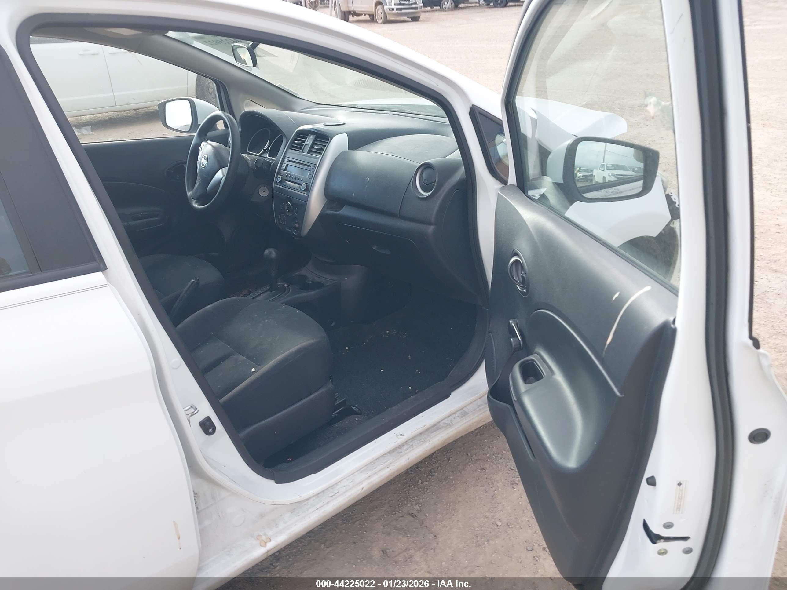 NISSAN VERSA image 5