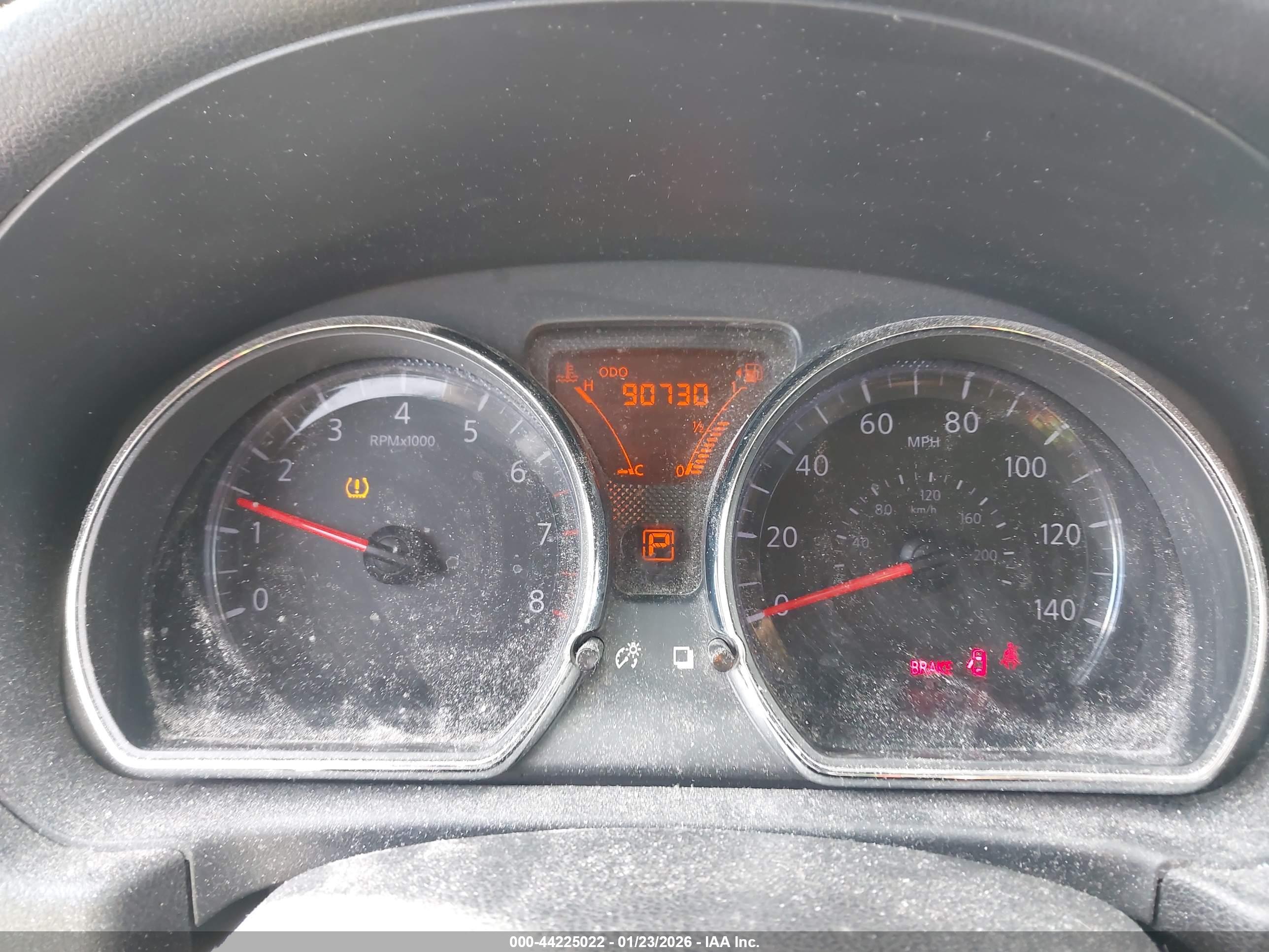 NISSAN VERSA image 7