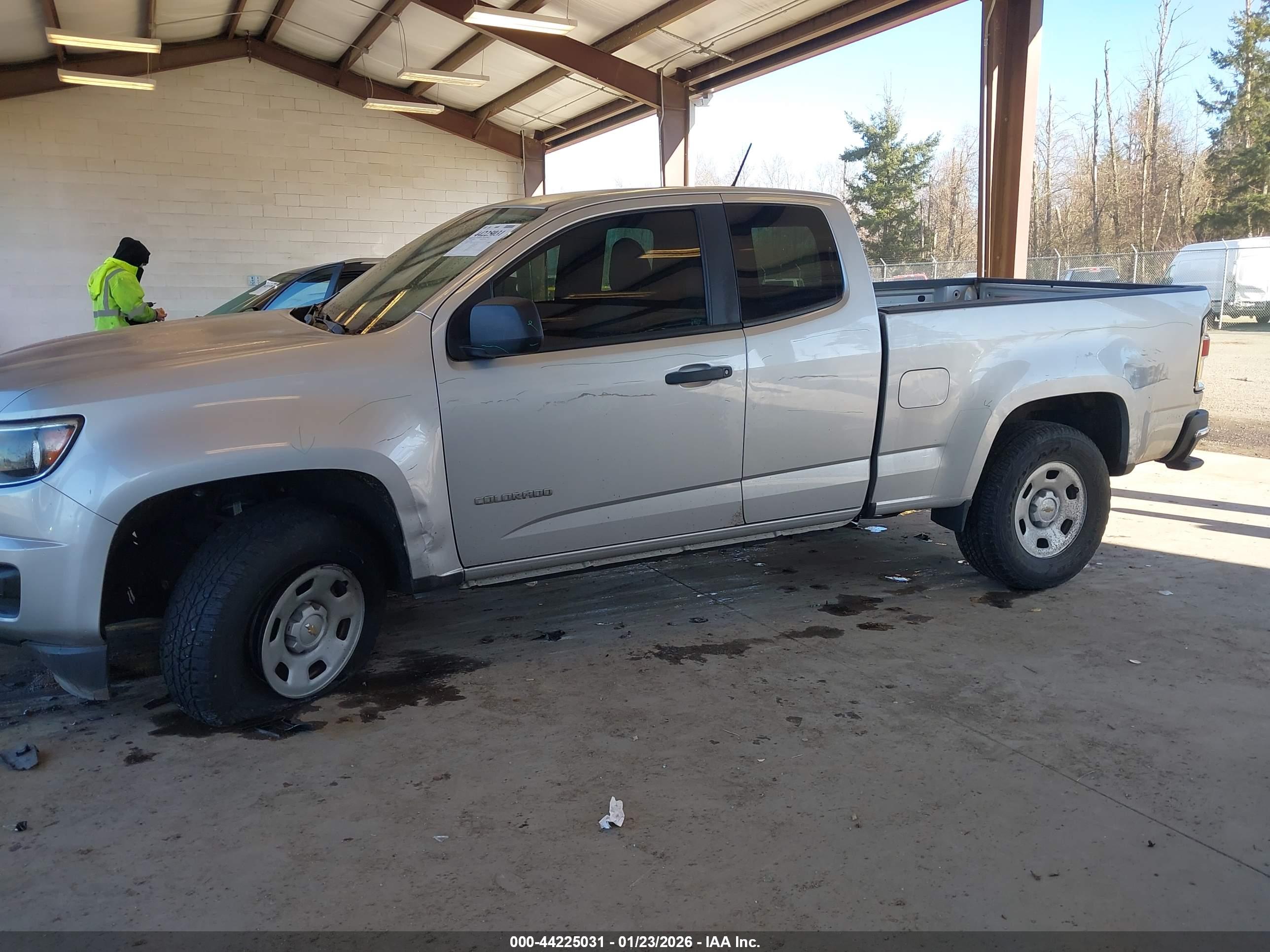 CHEVROLET COLORADO image 6