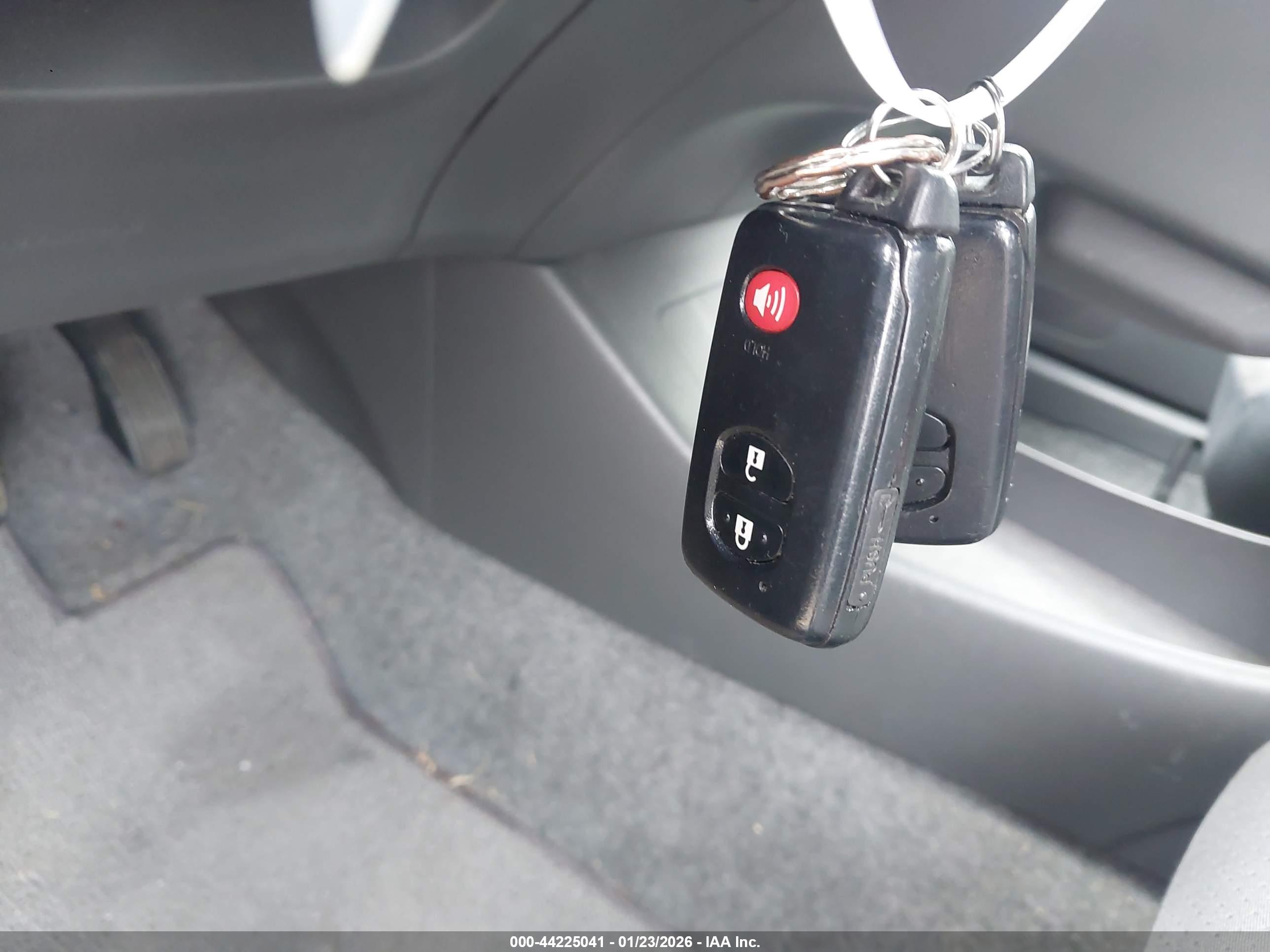 TOYOTA PRIUS image 11