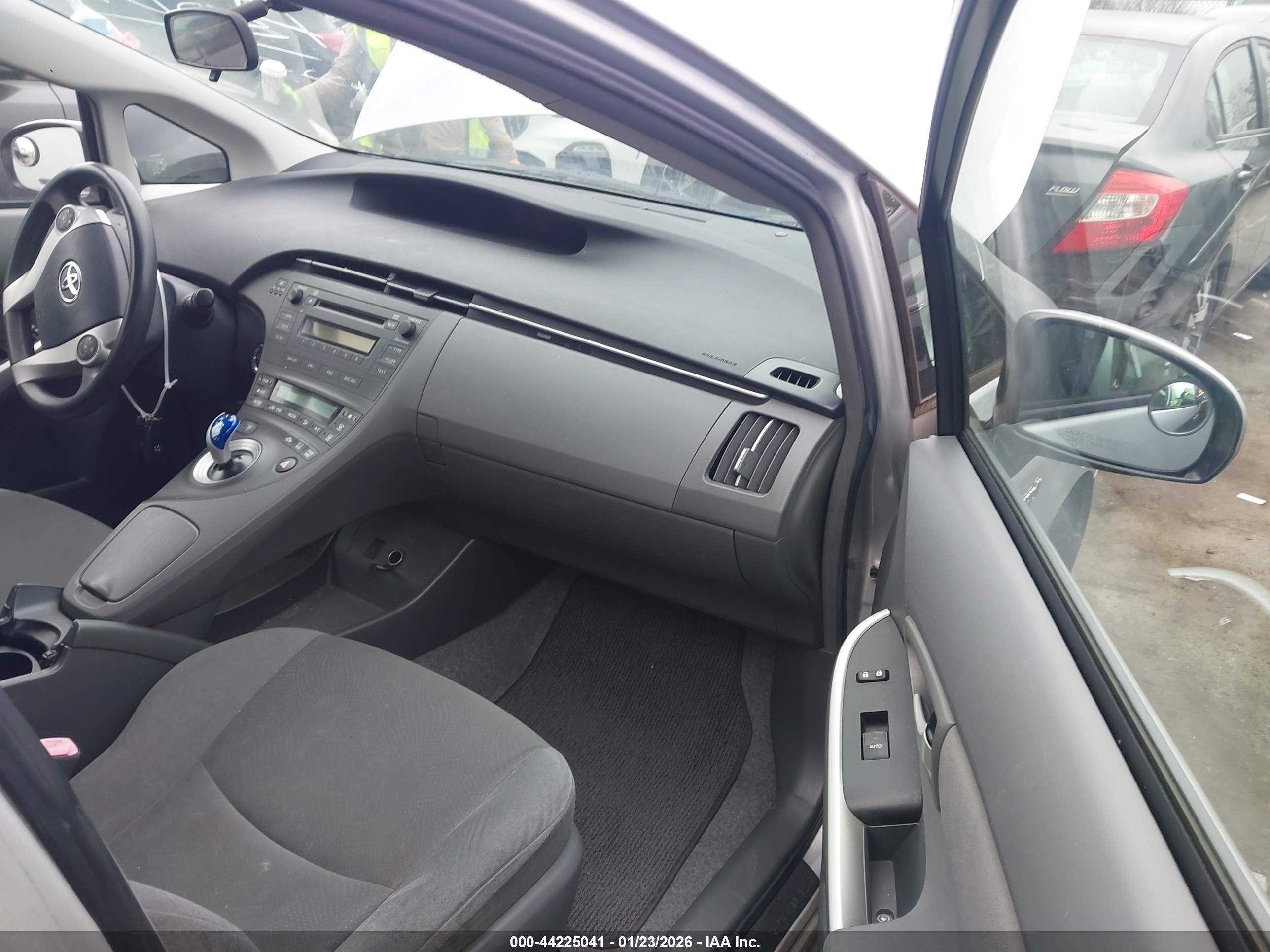 TOYOTA PRIUS image 5