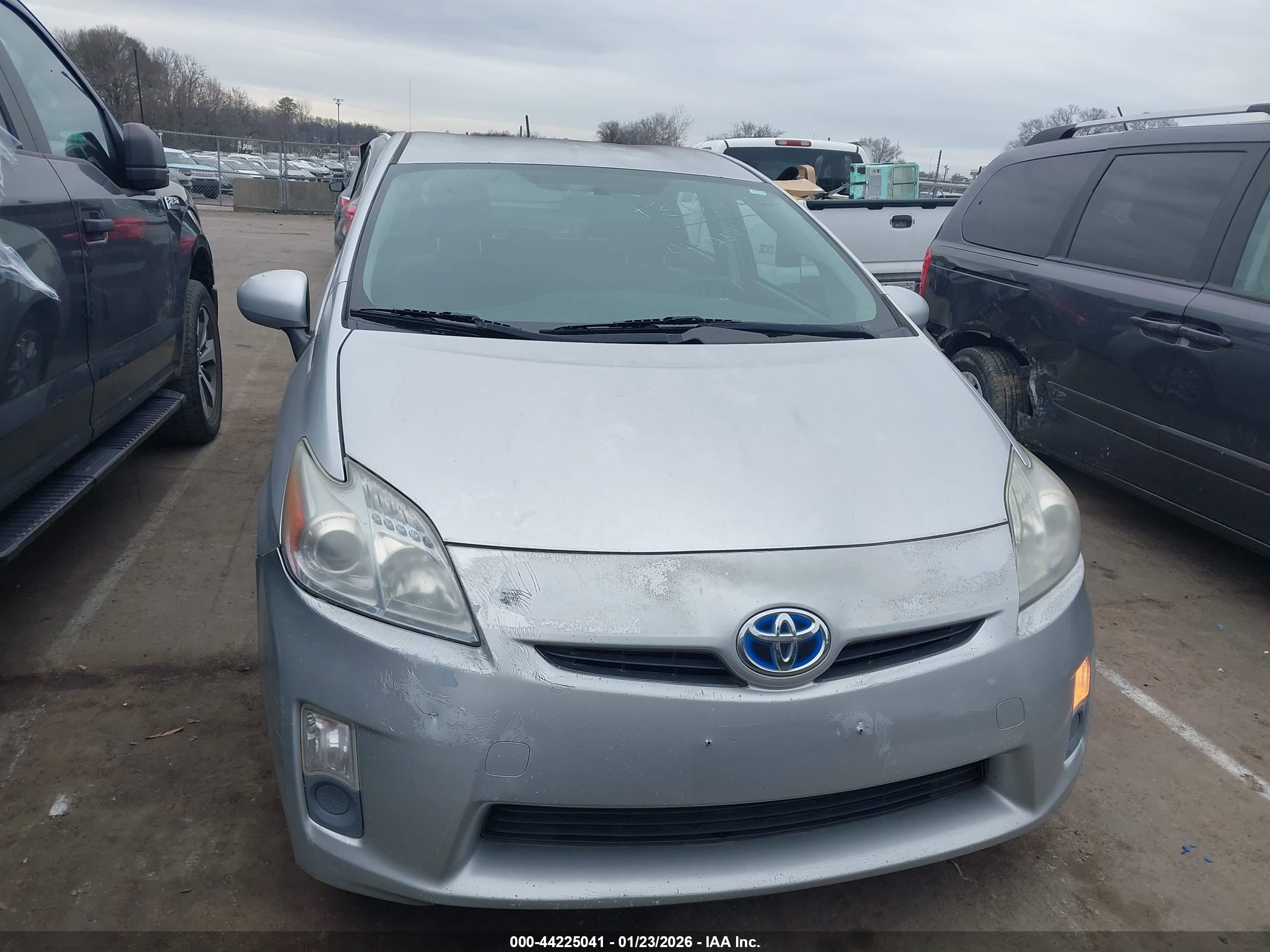 TOYOTA PRIUS image 6