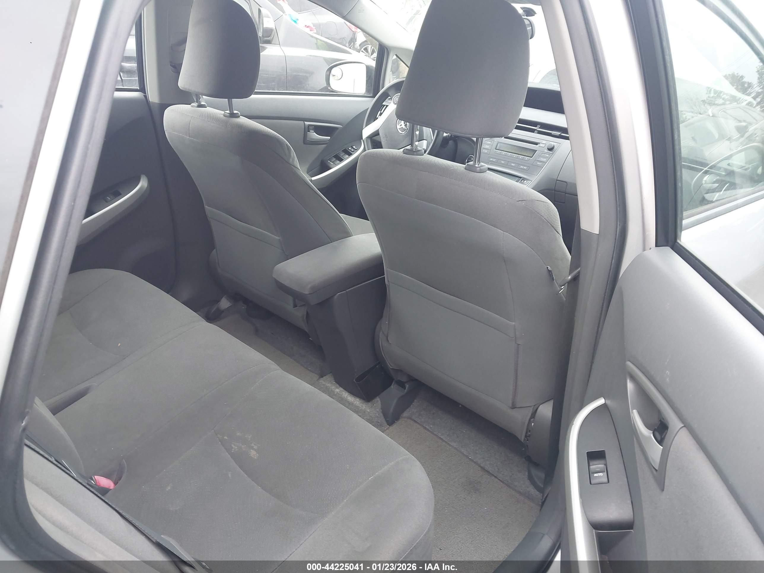 TOYOTA PRIUS image 8