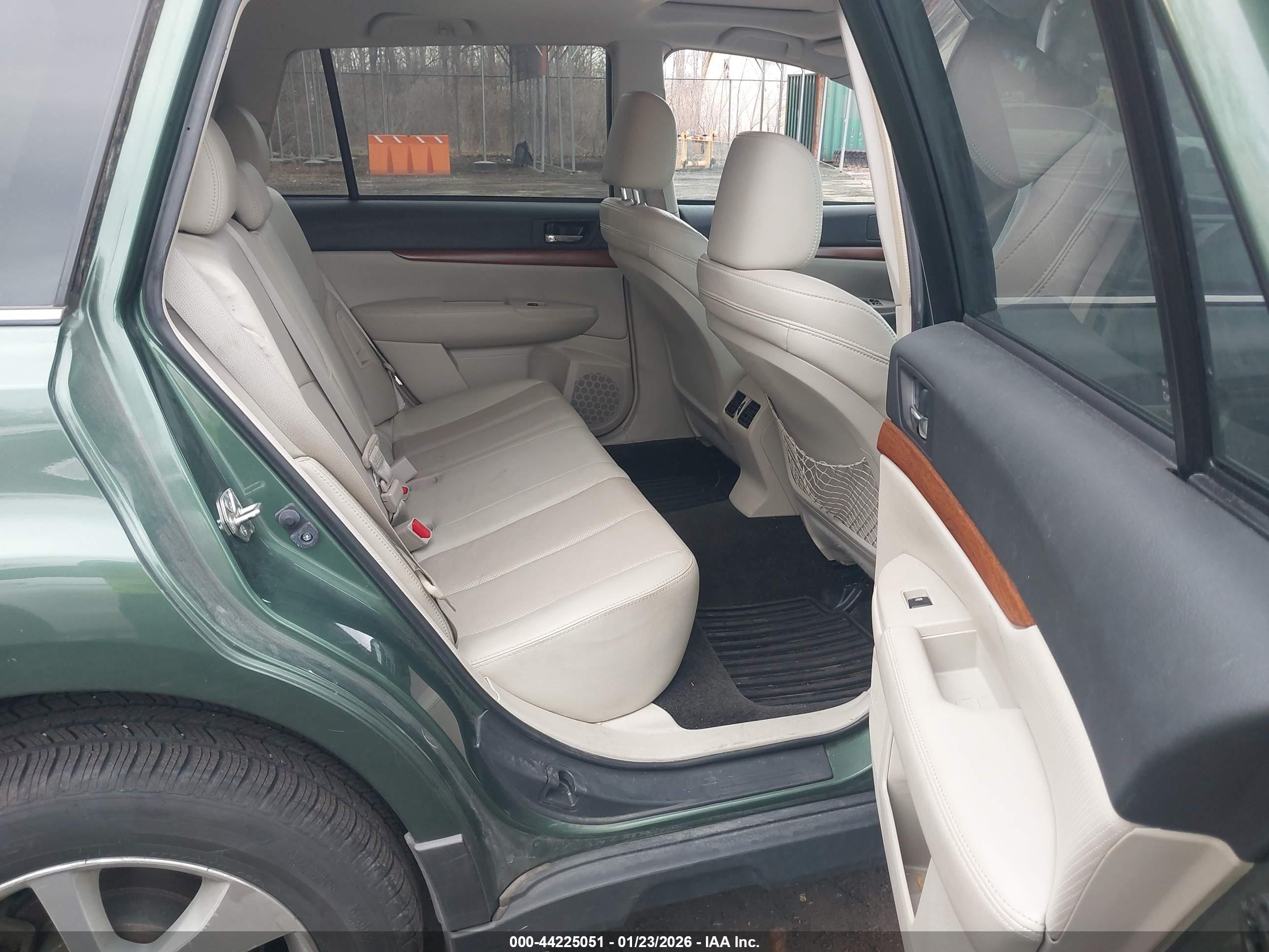 SUBARU OUTBACK image 8
