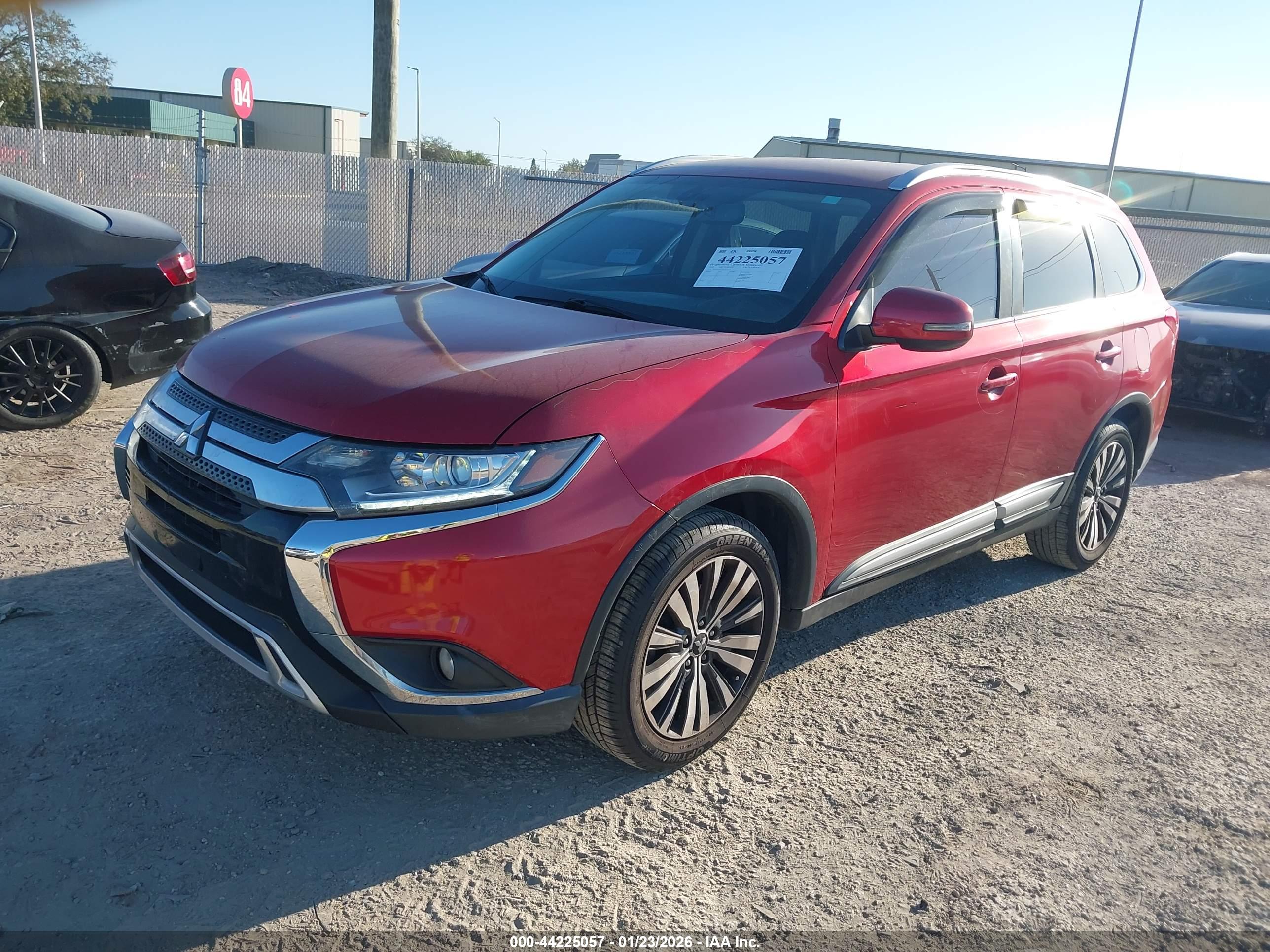 MITSUBISHI OUTLANDER image 2