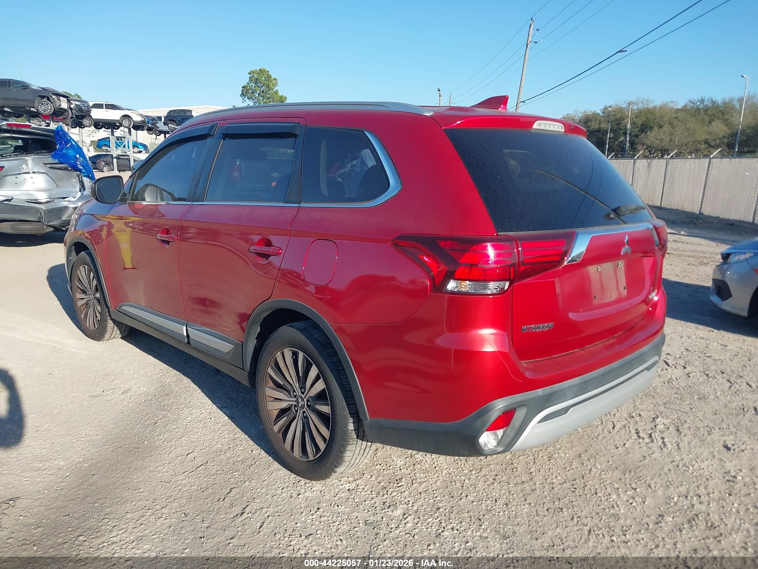 MITSUBISHI OUTLANDER image 3