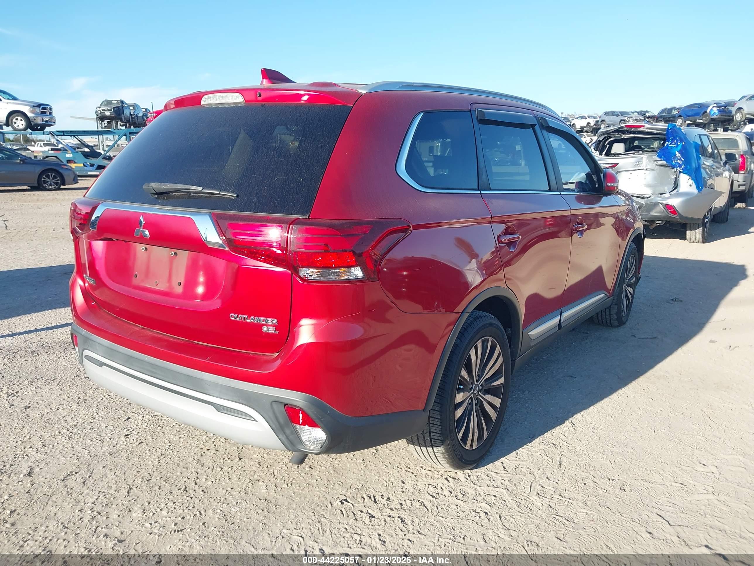 MITSUBISHI OUTLANDER image 4
