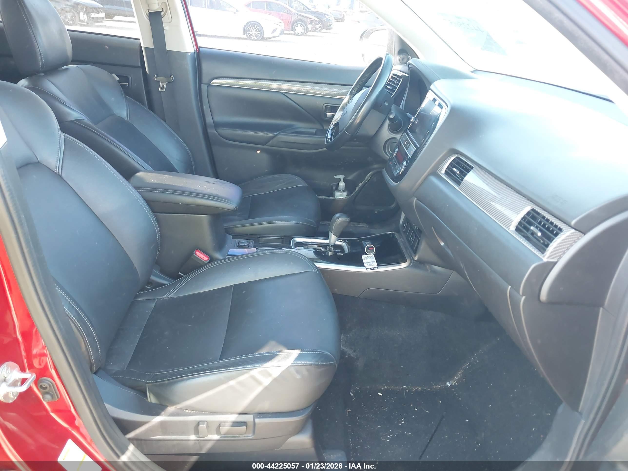 MITSUBISHI OUTLANDER image 5
