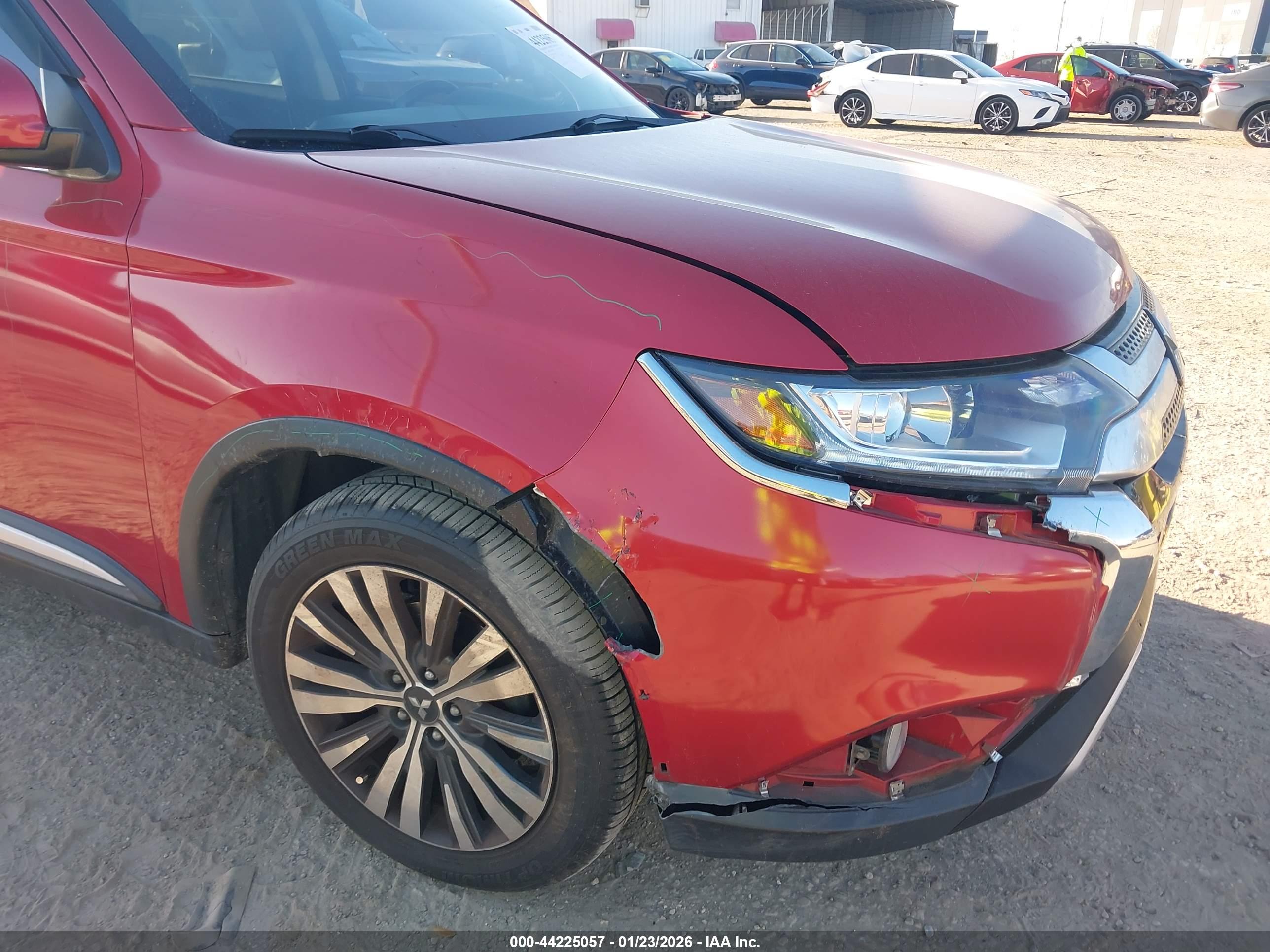 MITSUBISHI OUTLANDER image 6