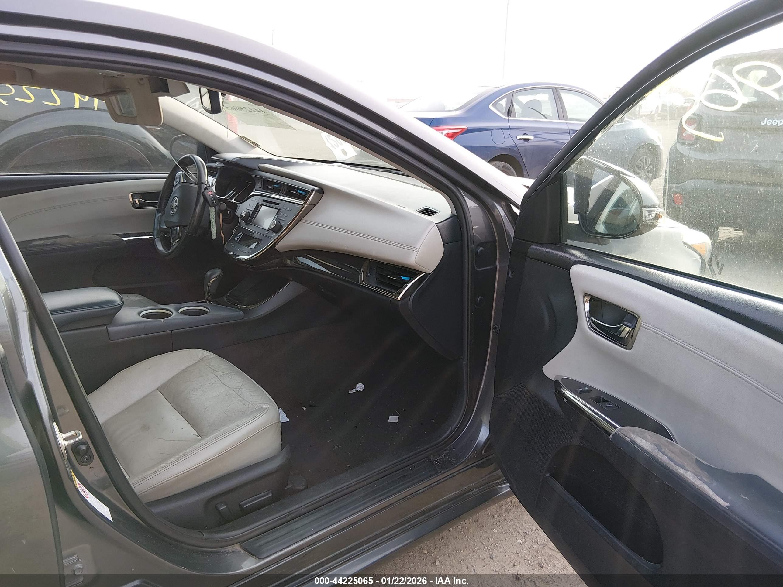 TOYOTA AVALON image 5