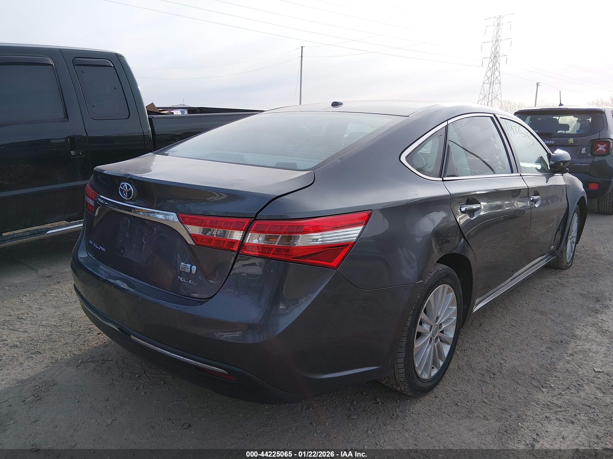 TOYOTA AVALON image 6