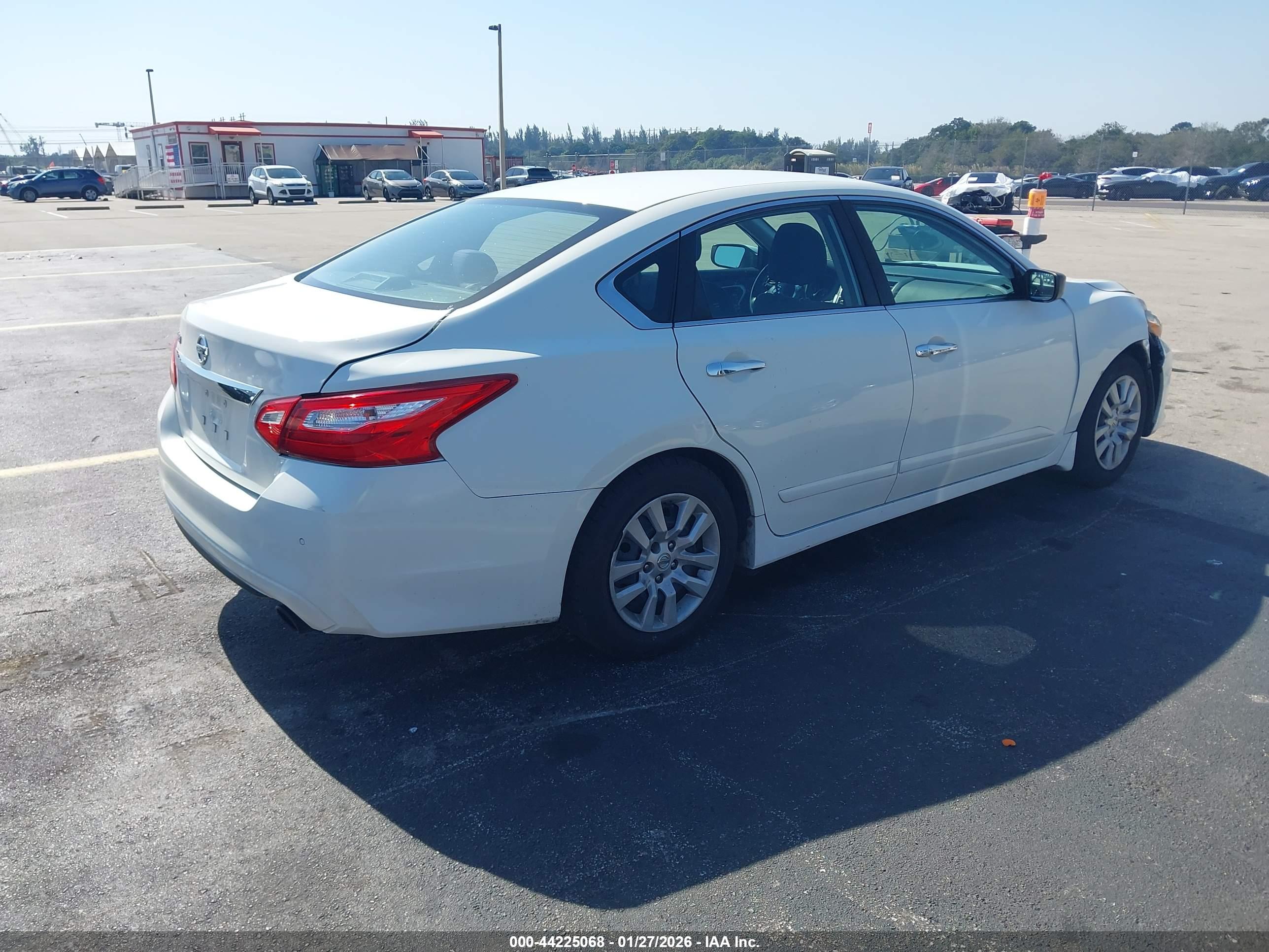 NISSAN ALTIMA image 4