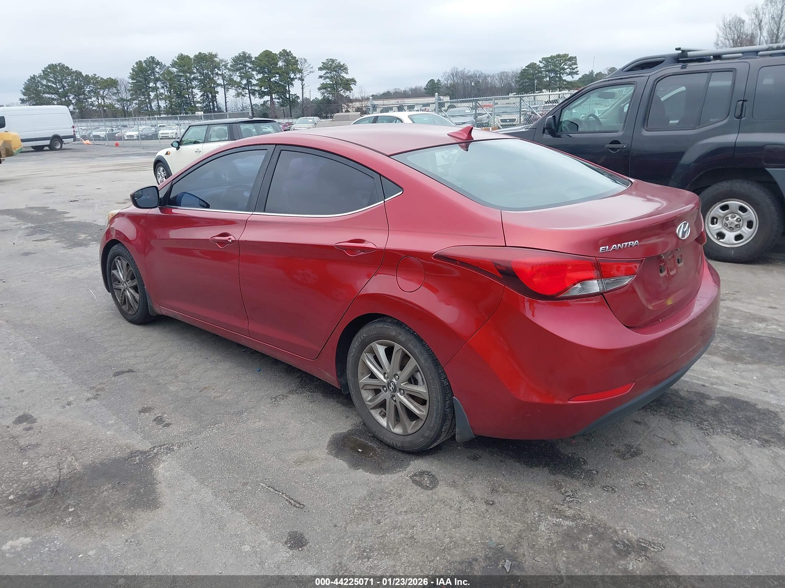 HYUNDAI ELANTRA image 3