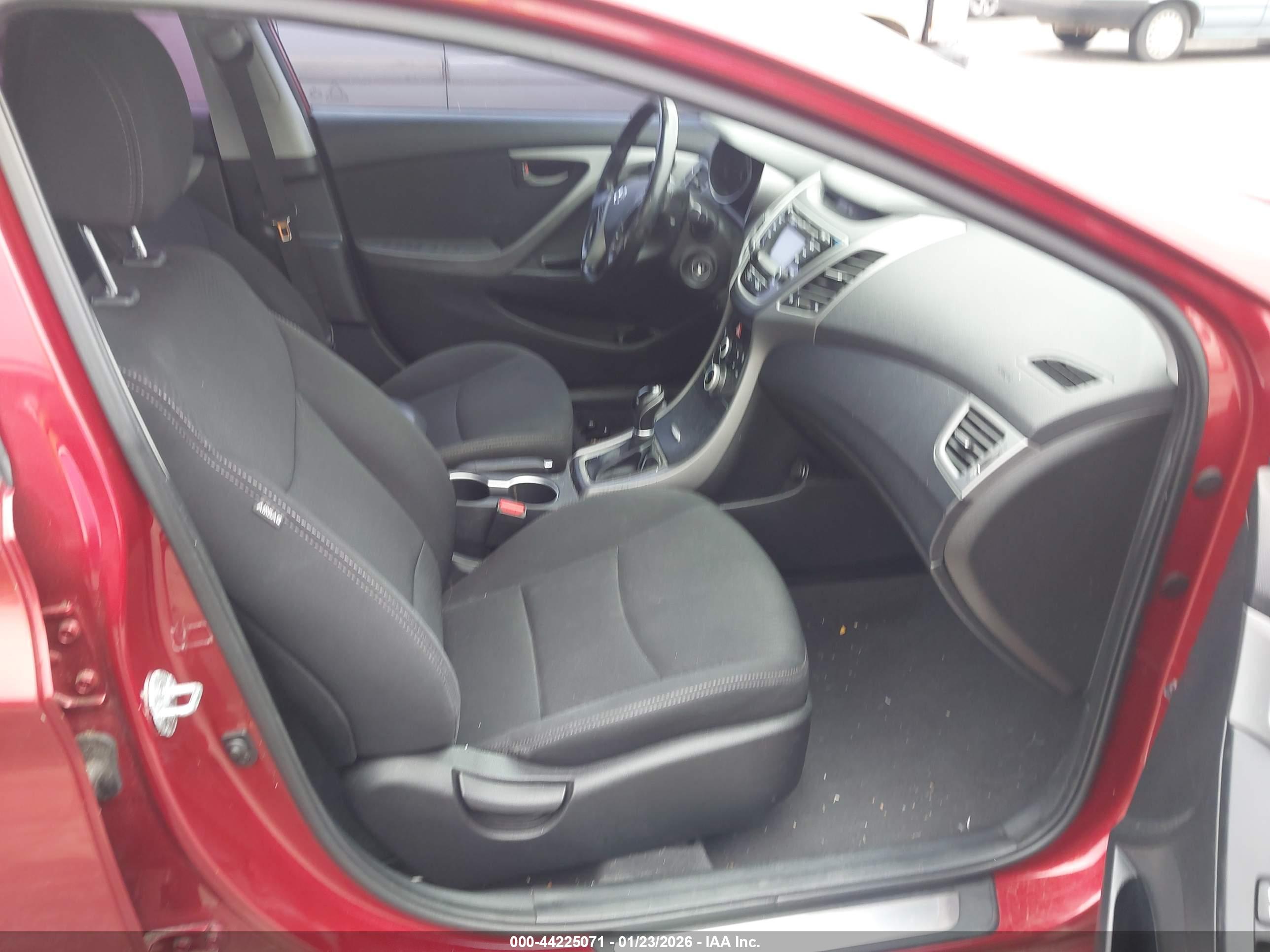 HYUNDAI ELANTRA image 5