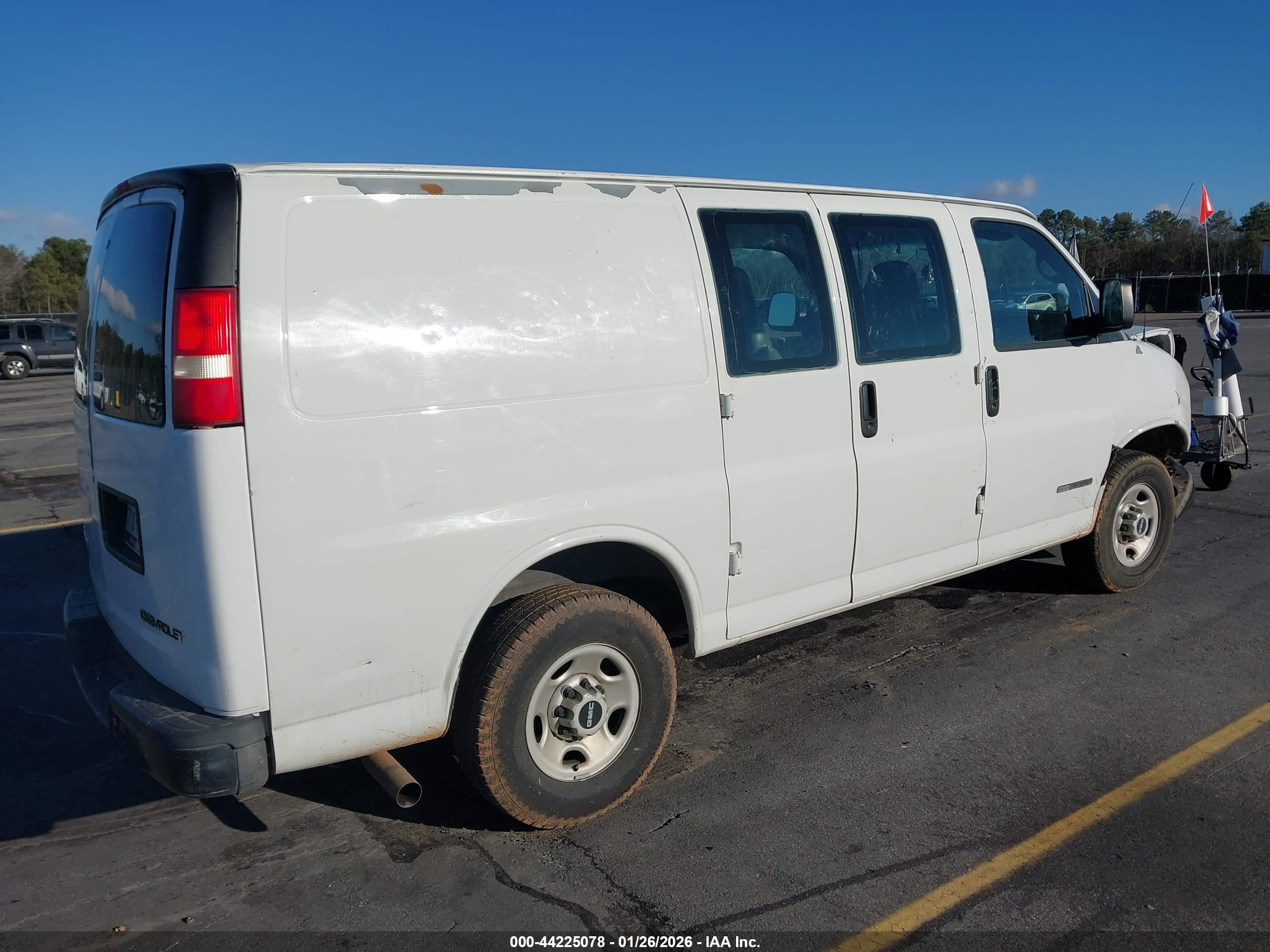 GMC SAVANA image 4