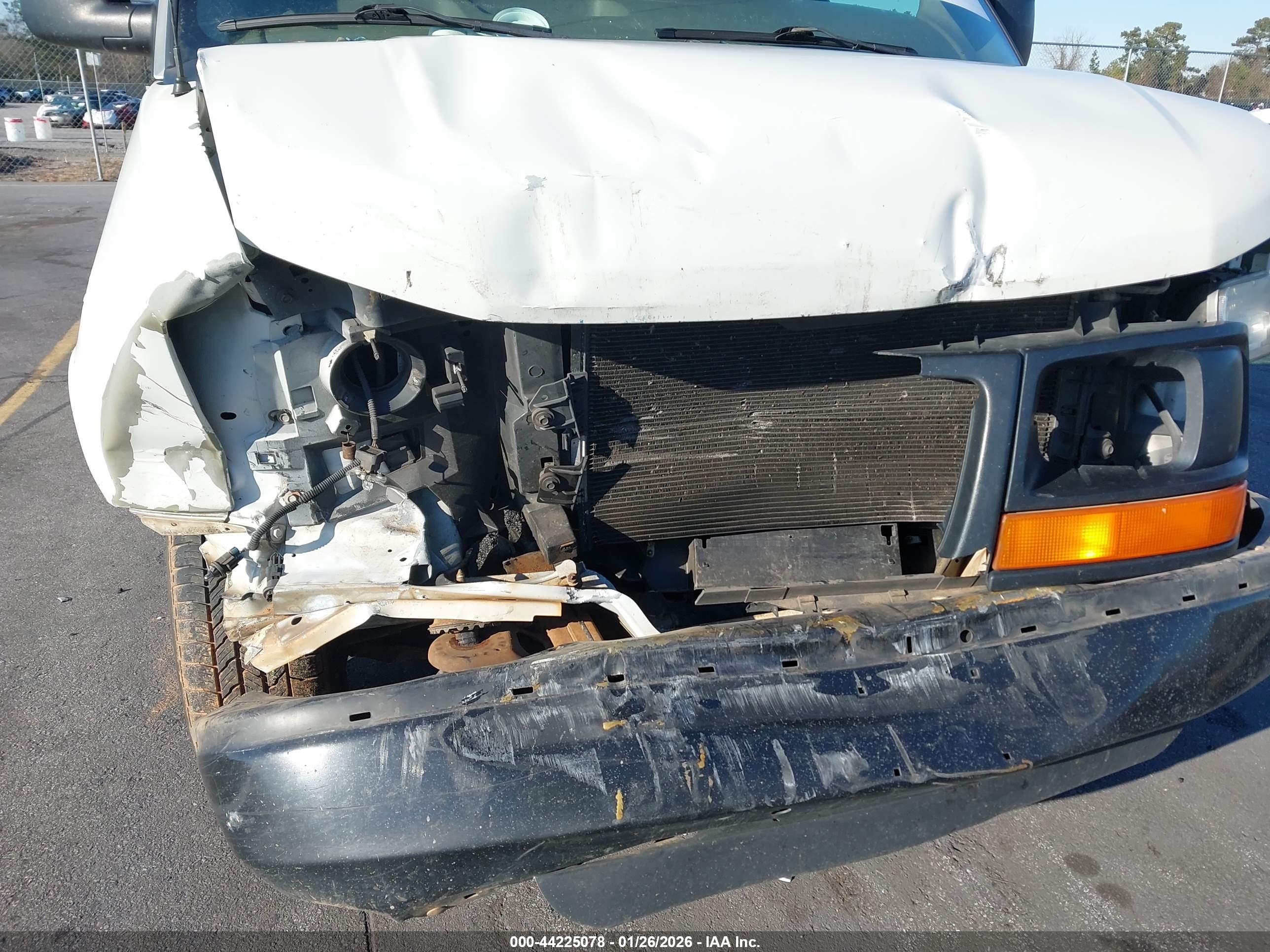 GMC SAVANA image 6