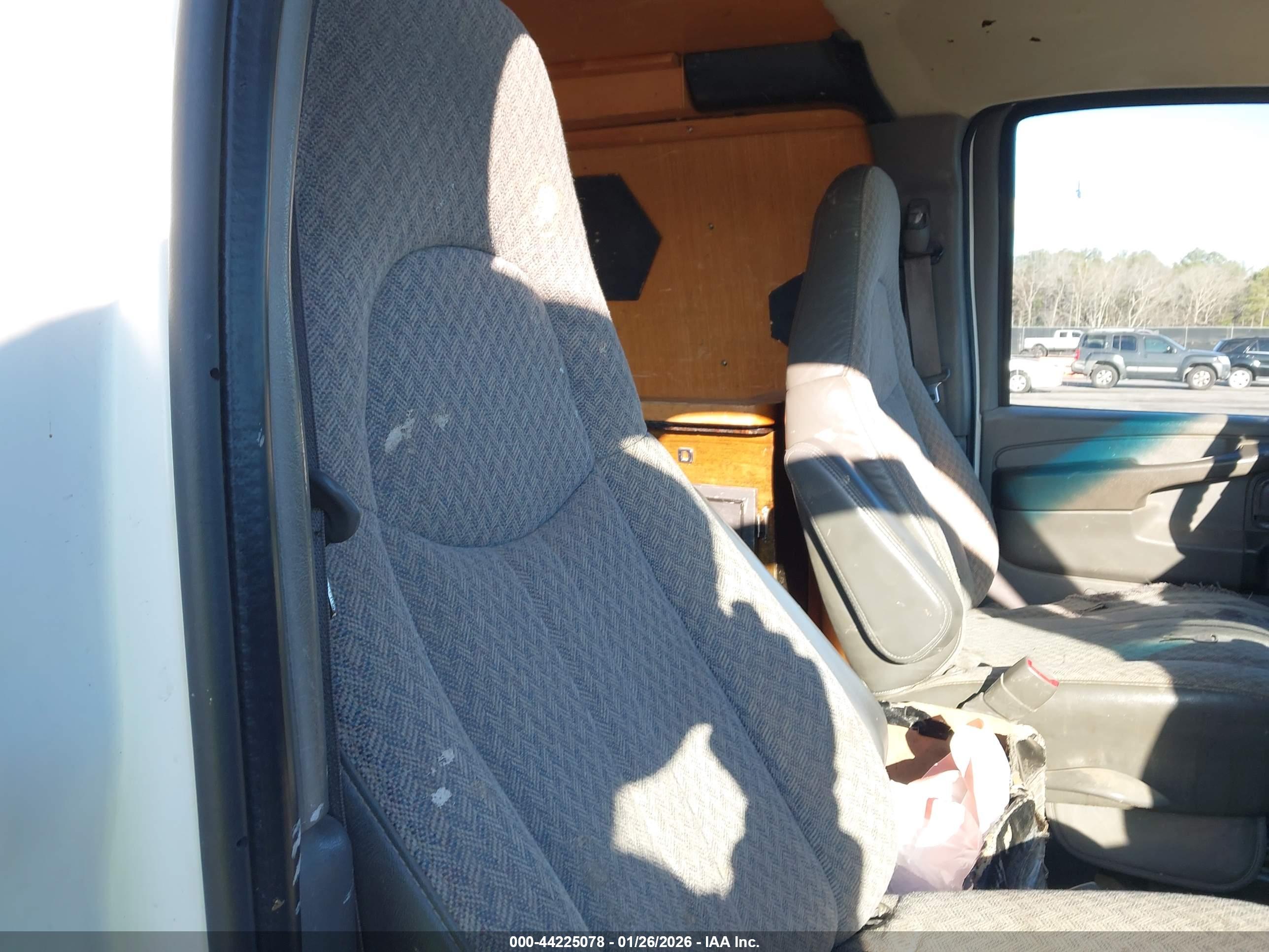 GMC SAVANA image 8