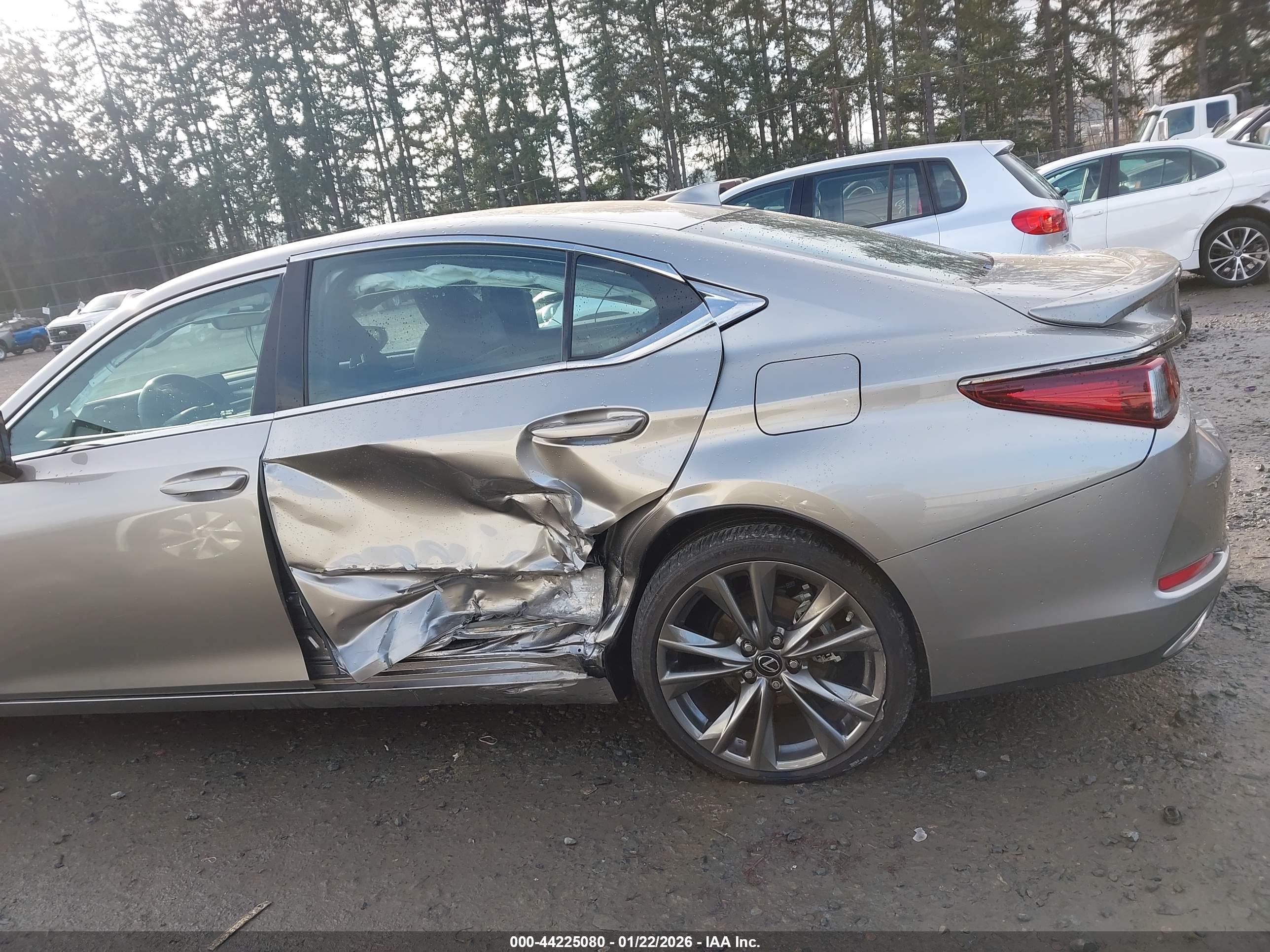 LEXUS ES image 6