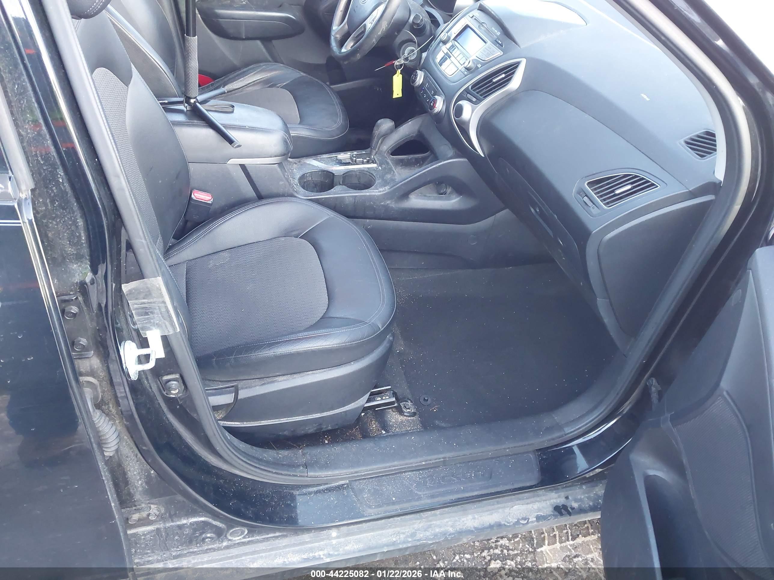 HYUNDAI TUCSON image 5