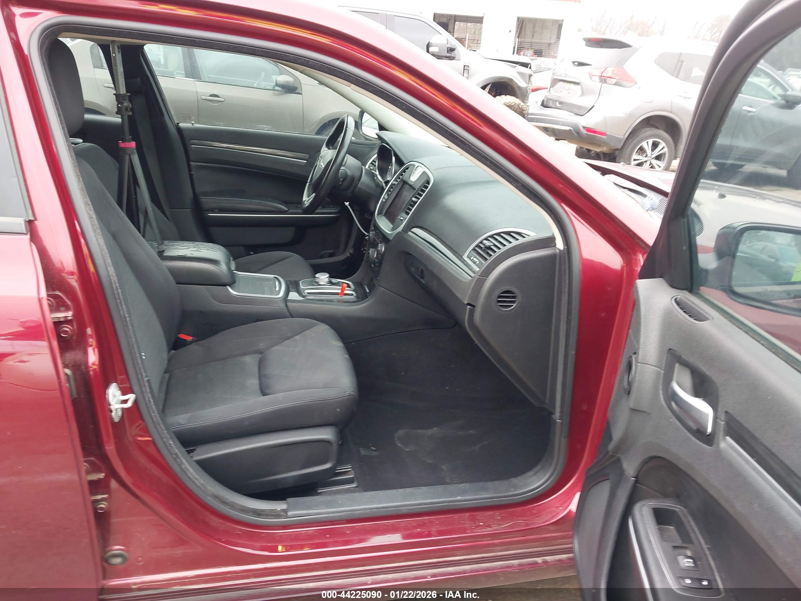 CHRYSLER 300 image 5