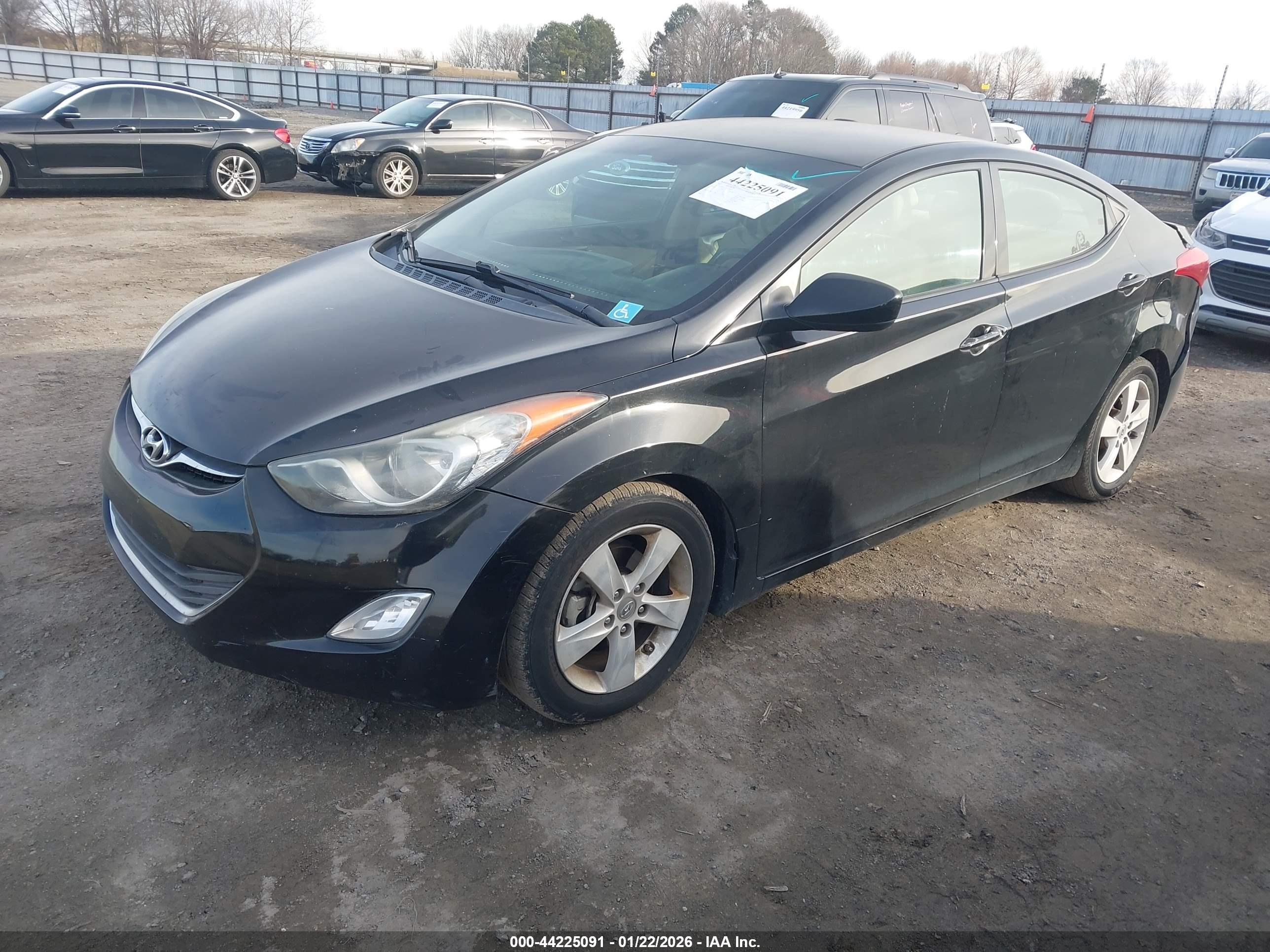 HYUNDAI ELANTRA image 2