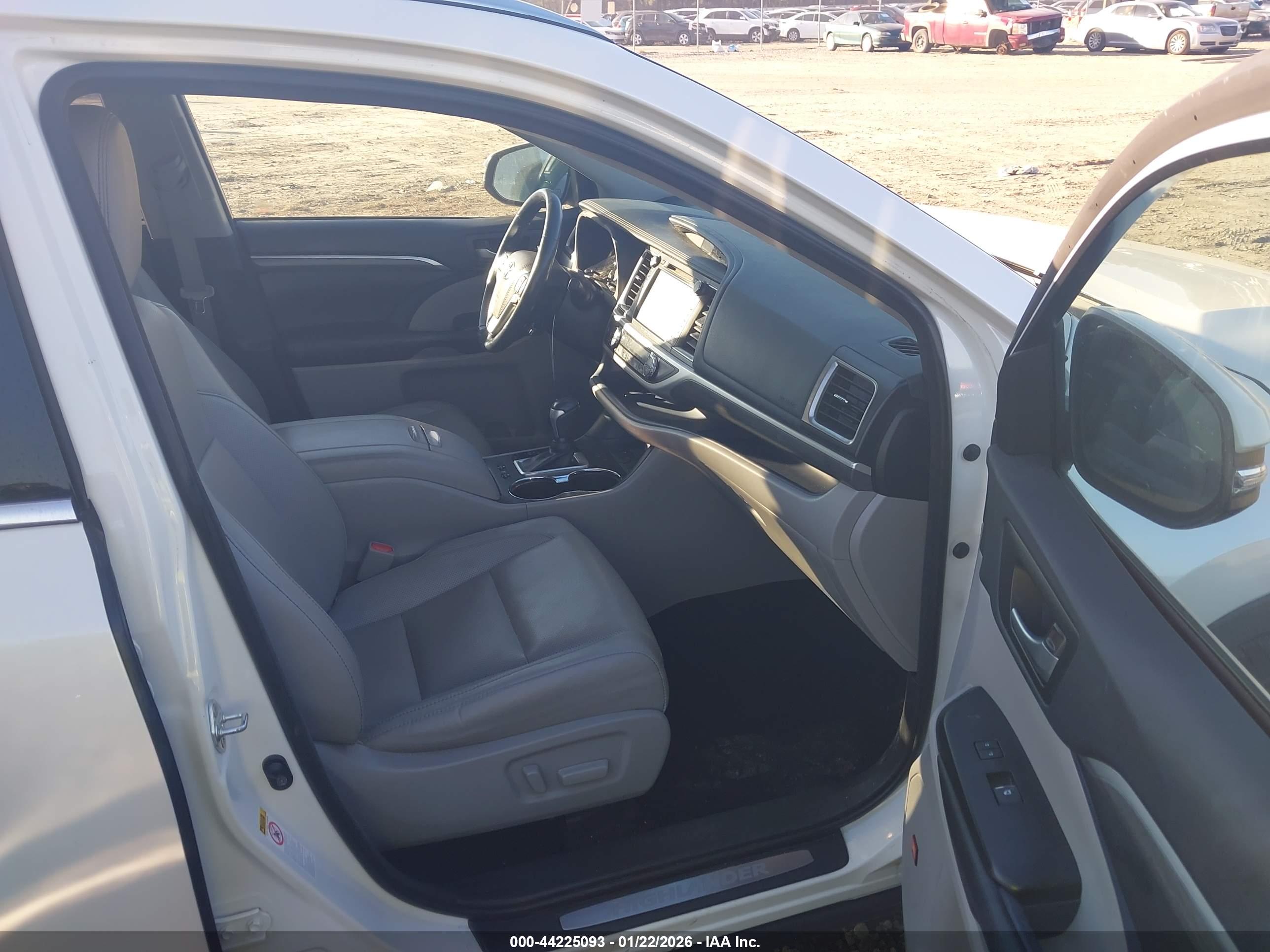 TOYOTA HIGHLANDER image 5