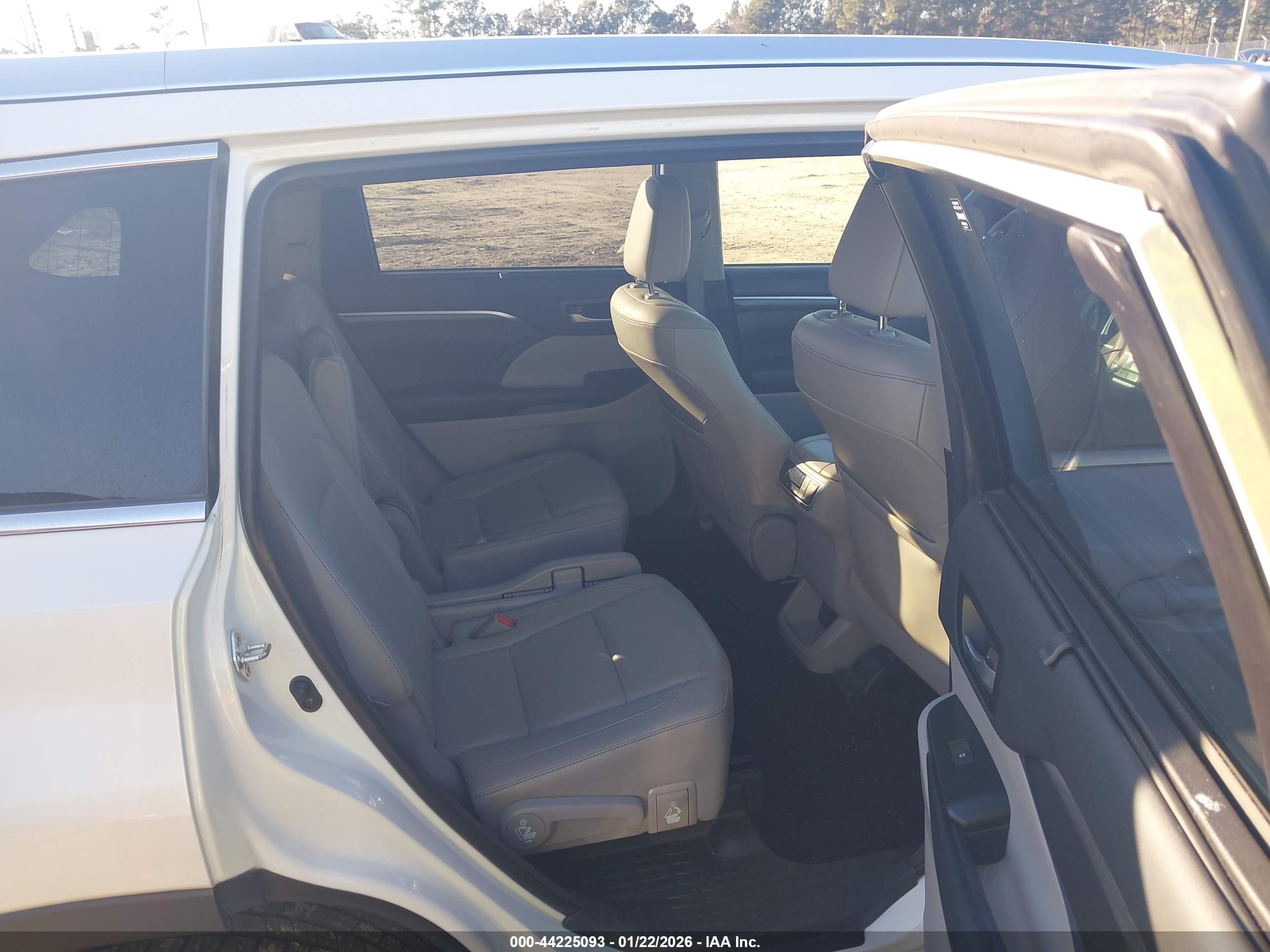 TOYOTA HIGHLANDER image 8