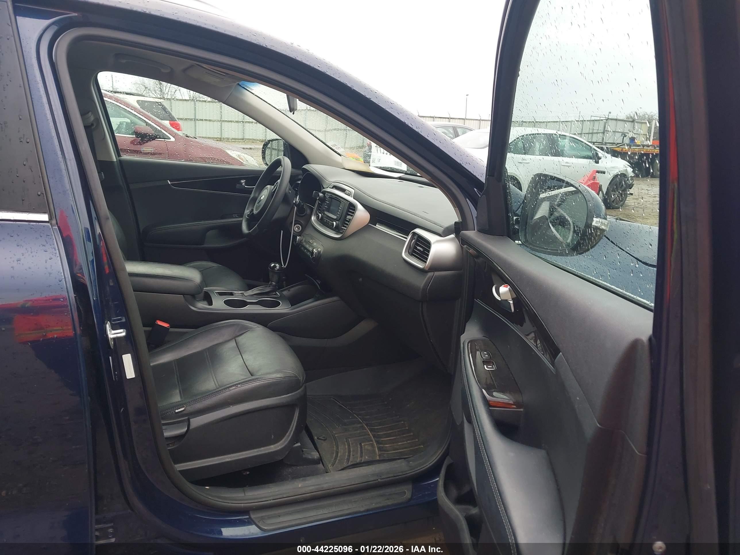 KIA SORENTO image 5