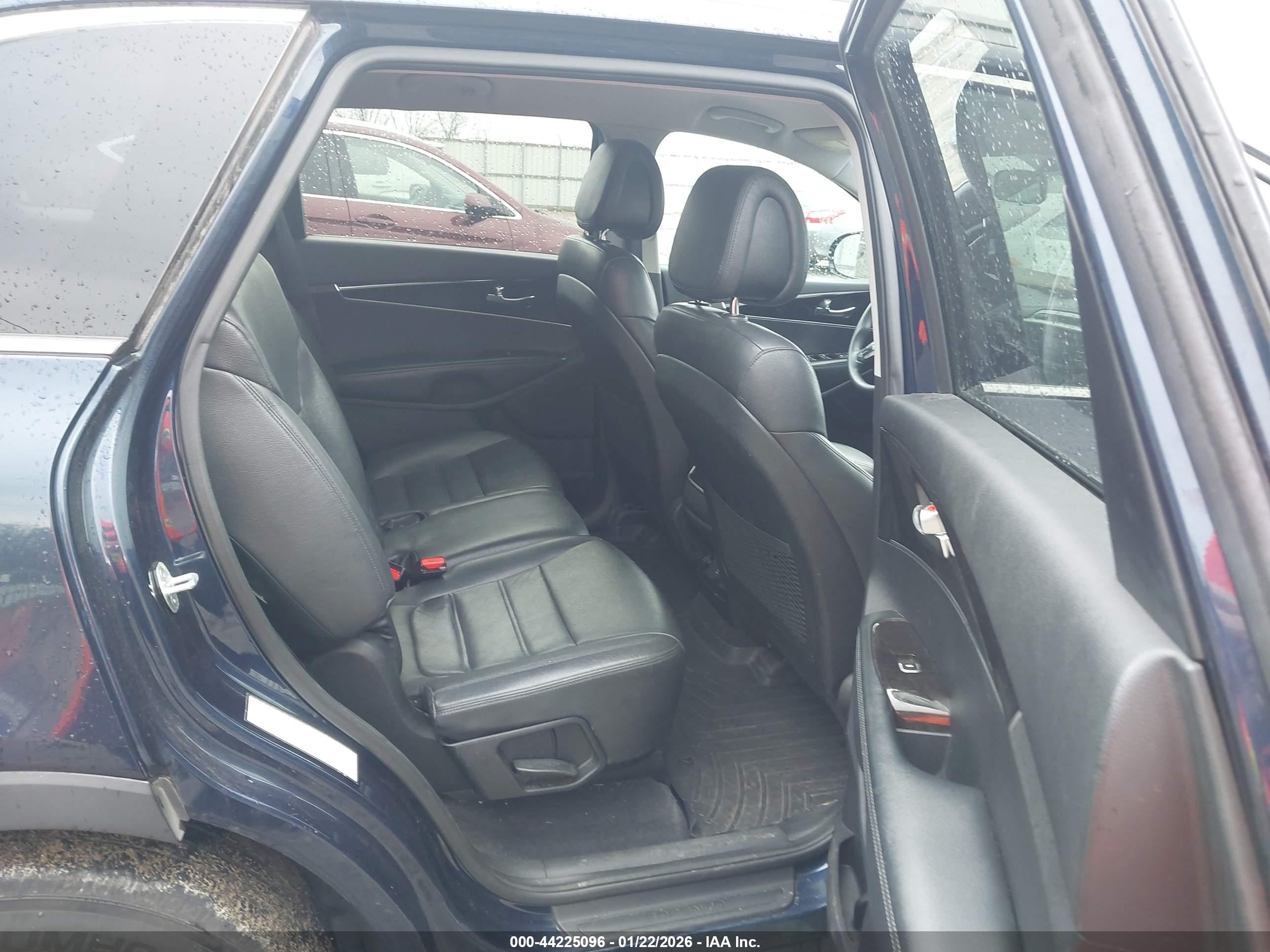 KIA SORENTO image 8
