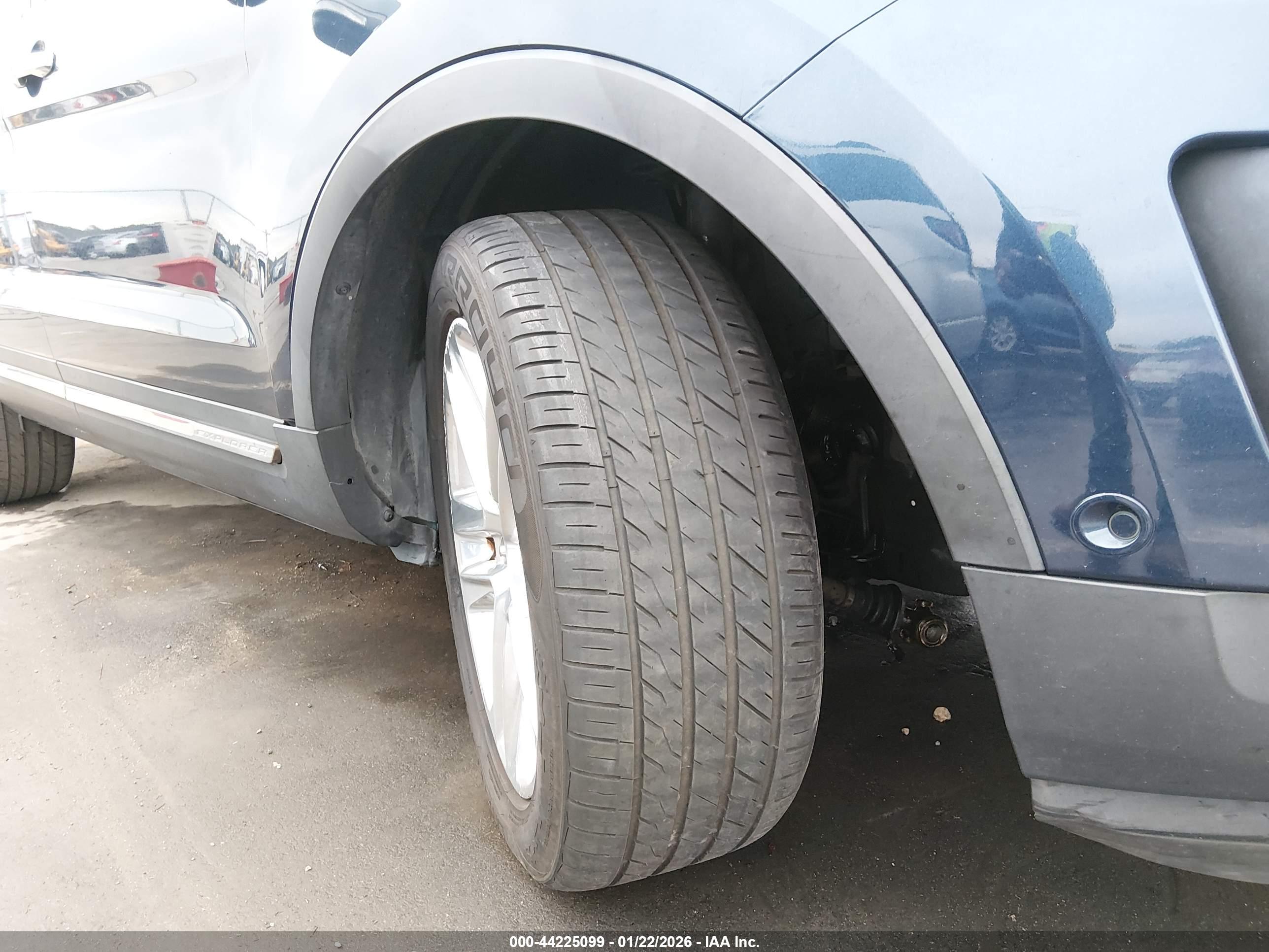 FORD EXPLORER image 6